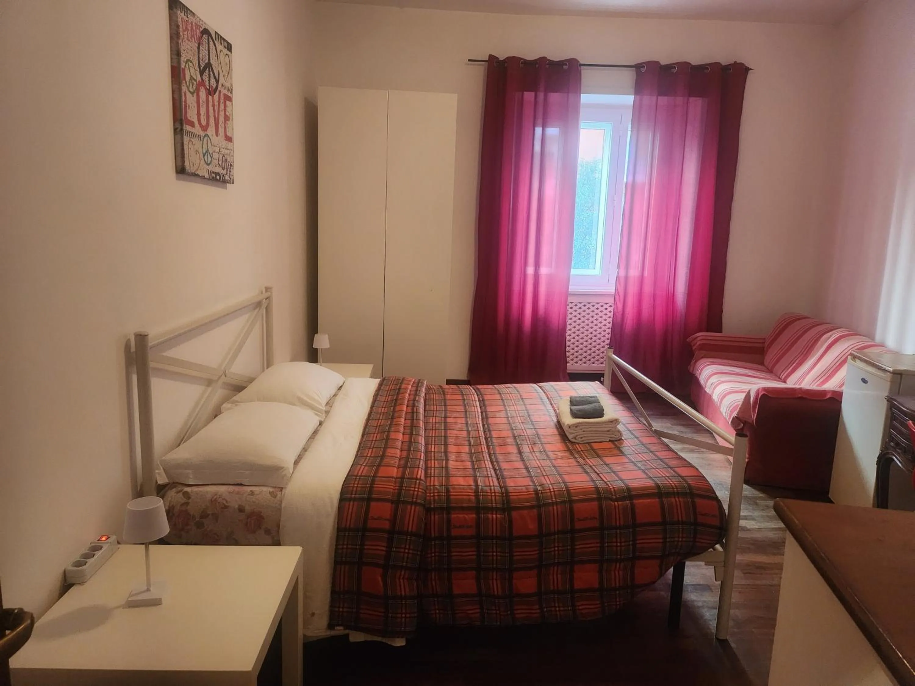 Property building, Bed in Sepulveda