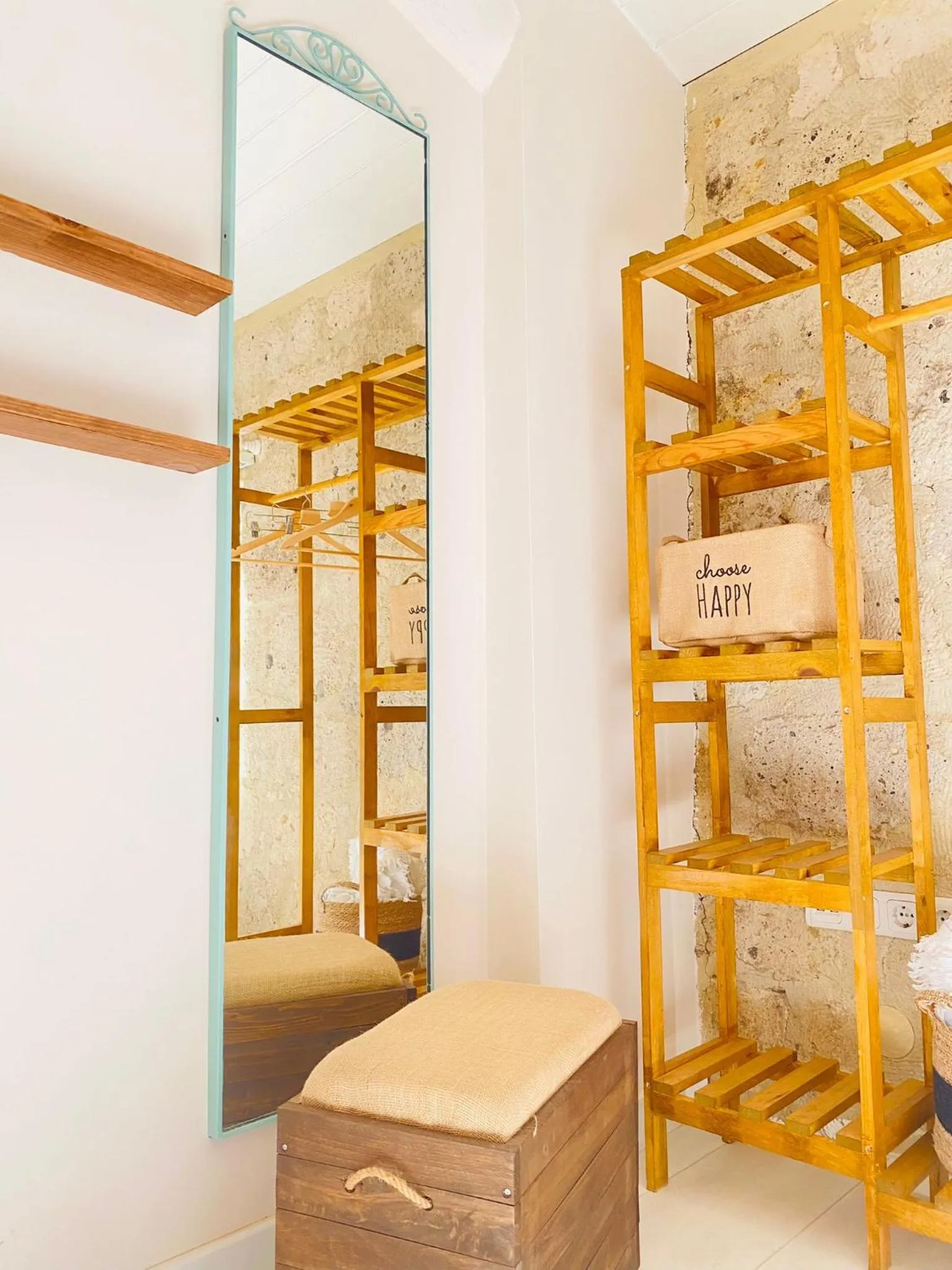 wardrobe in Alaca Butik Otel