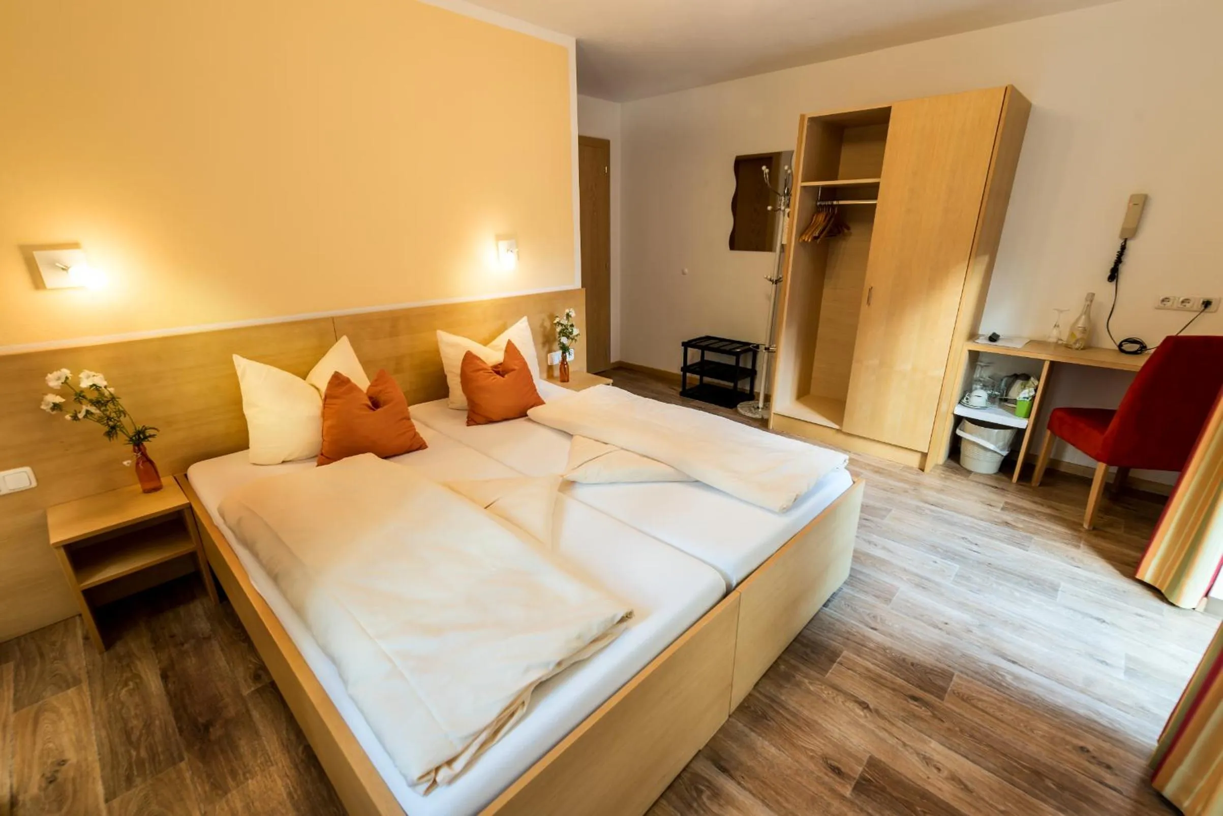 Photo of the whole room, Bed in "Quality Hosts Arlberg" Hotel-Gasthof Freisleben