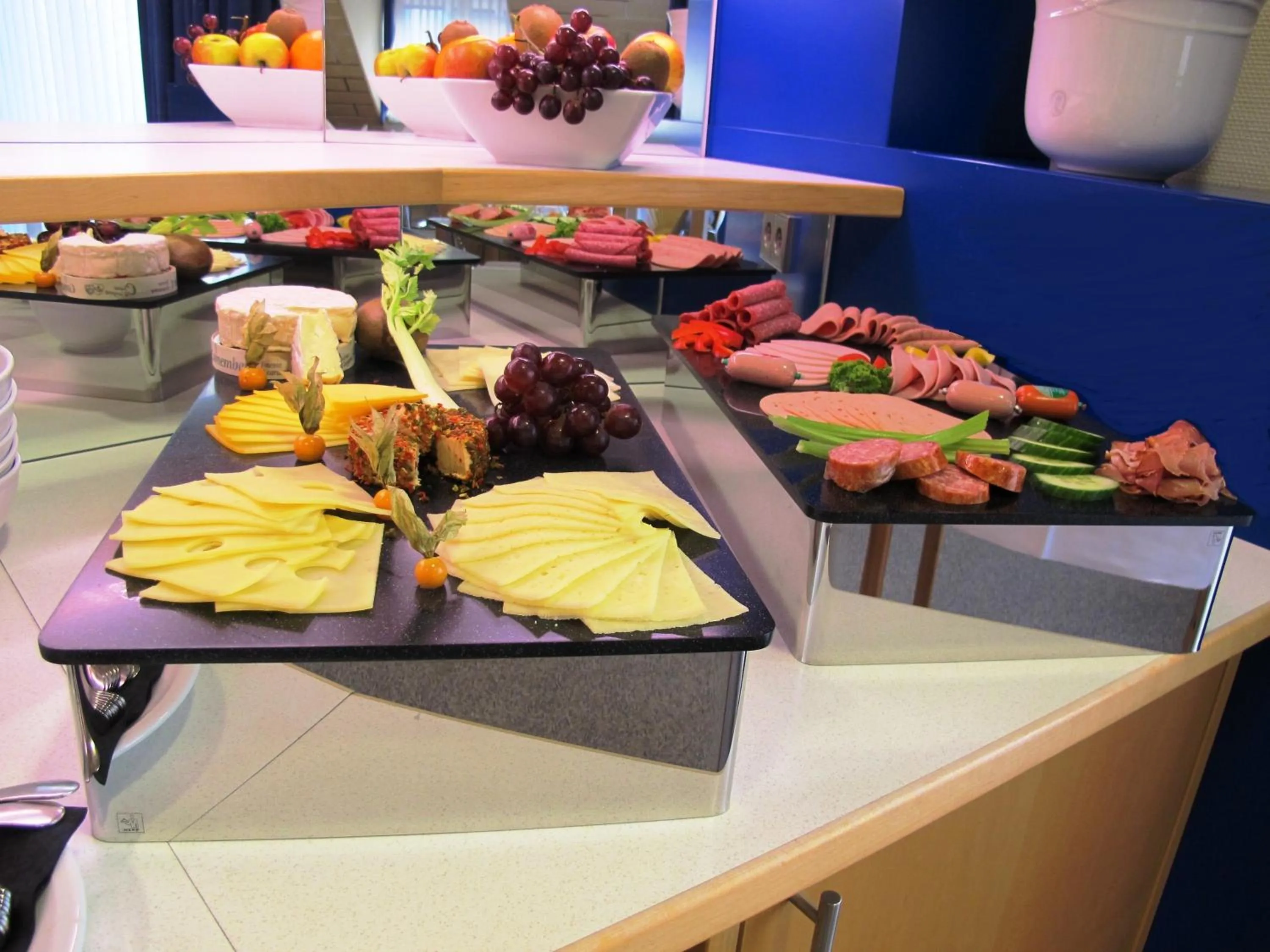 Buffet breakfast in Garni-Hotel Sailer & Hotel Sailer´s Villa