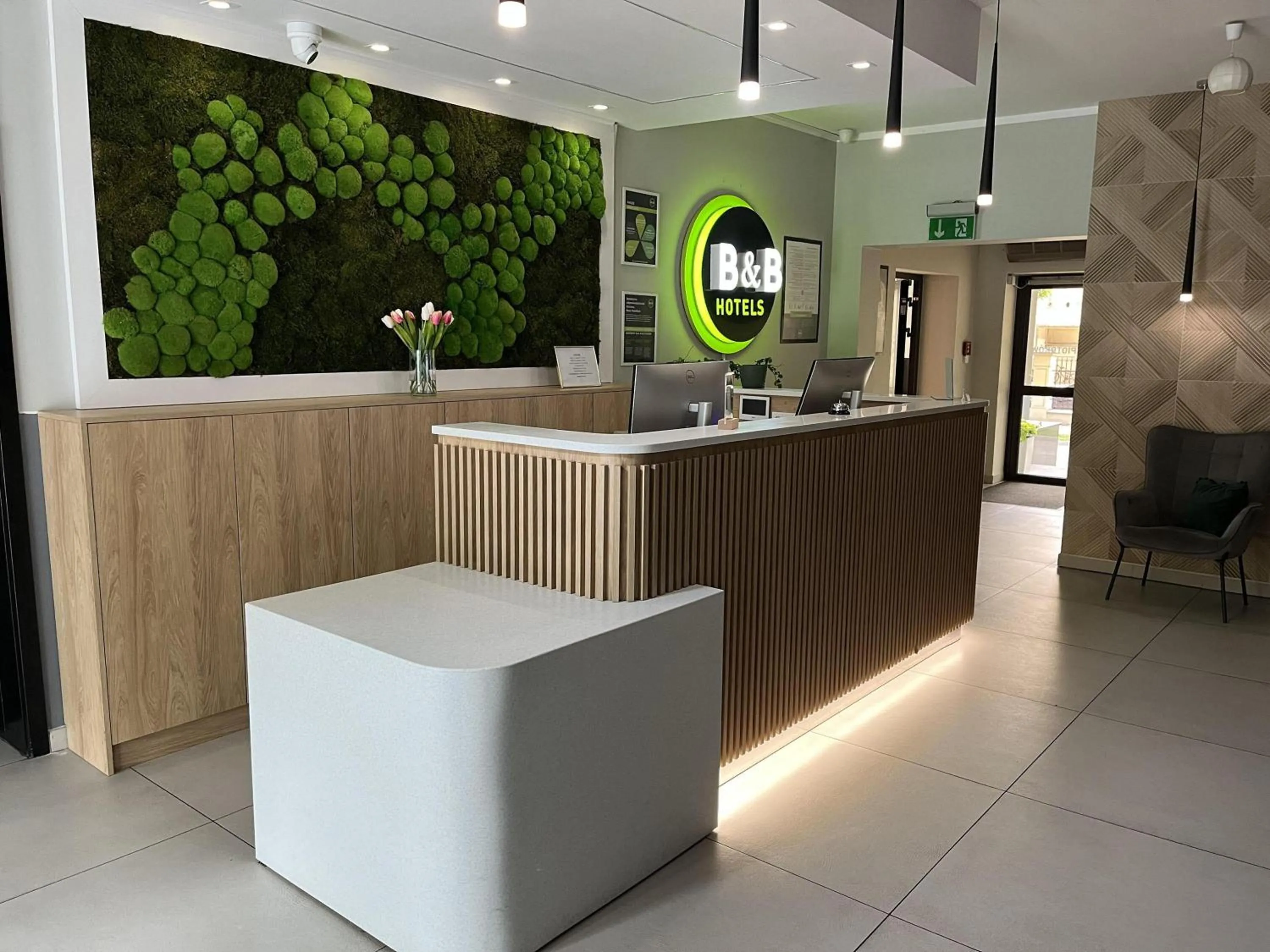 Lobby or reception in B&B HOTEL Piotrków Trybunalski