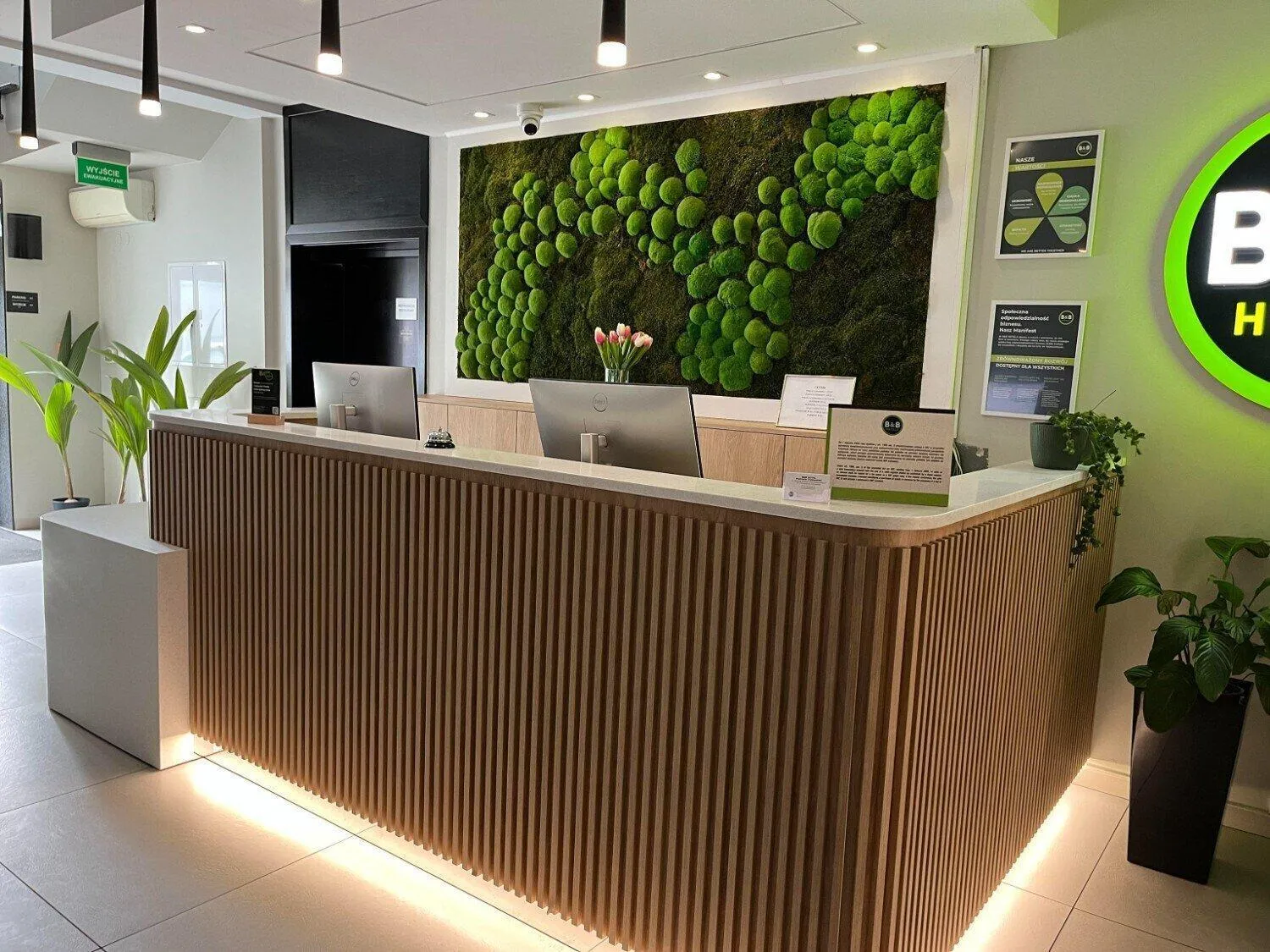 Lobby or reception in B&B HOTEL Piotrków Trybunalski