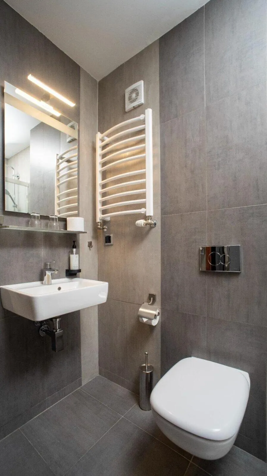 Bathroom in B&B HOTEL Piotrków Trybunalski