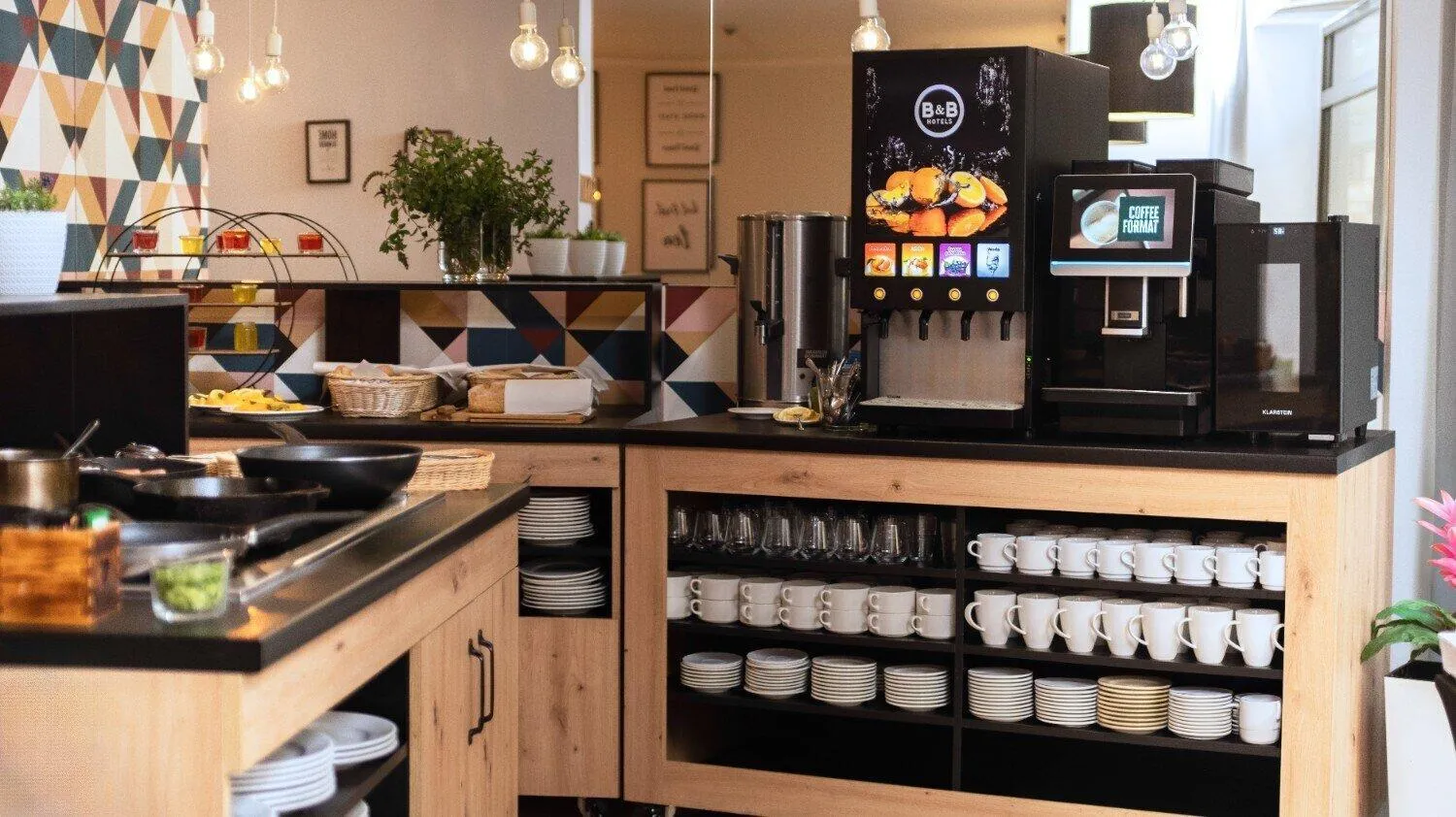 Lobby or reception in B&B HOTEL Piotrków Trybunalski