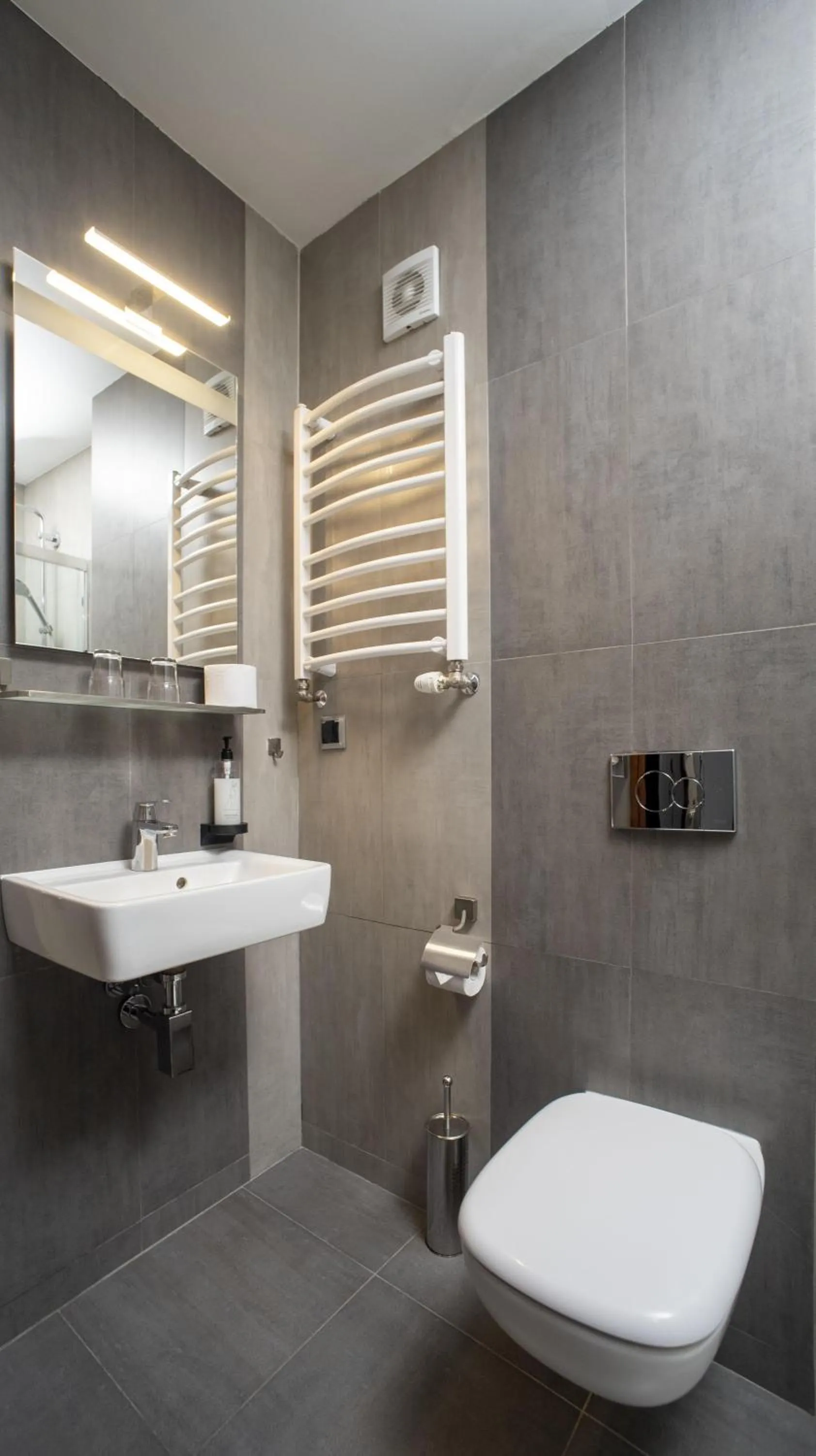 Bathroom in B&B HOTEL Piotrków Trybunalski