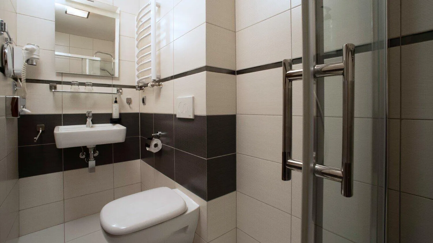 Bathroom in B&B HOTEL Piotrków Trybunalski