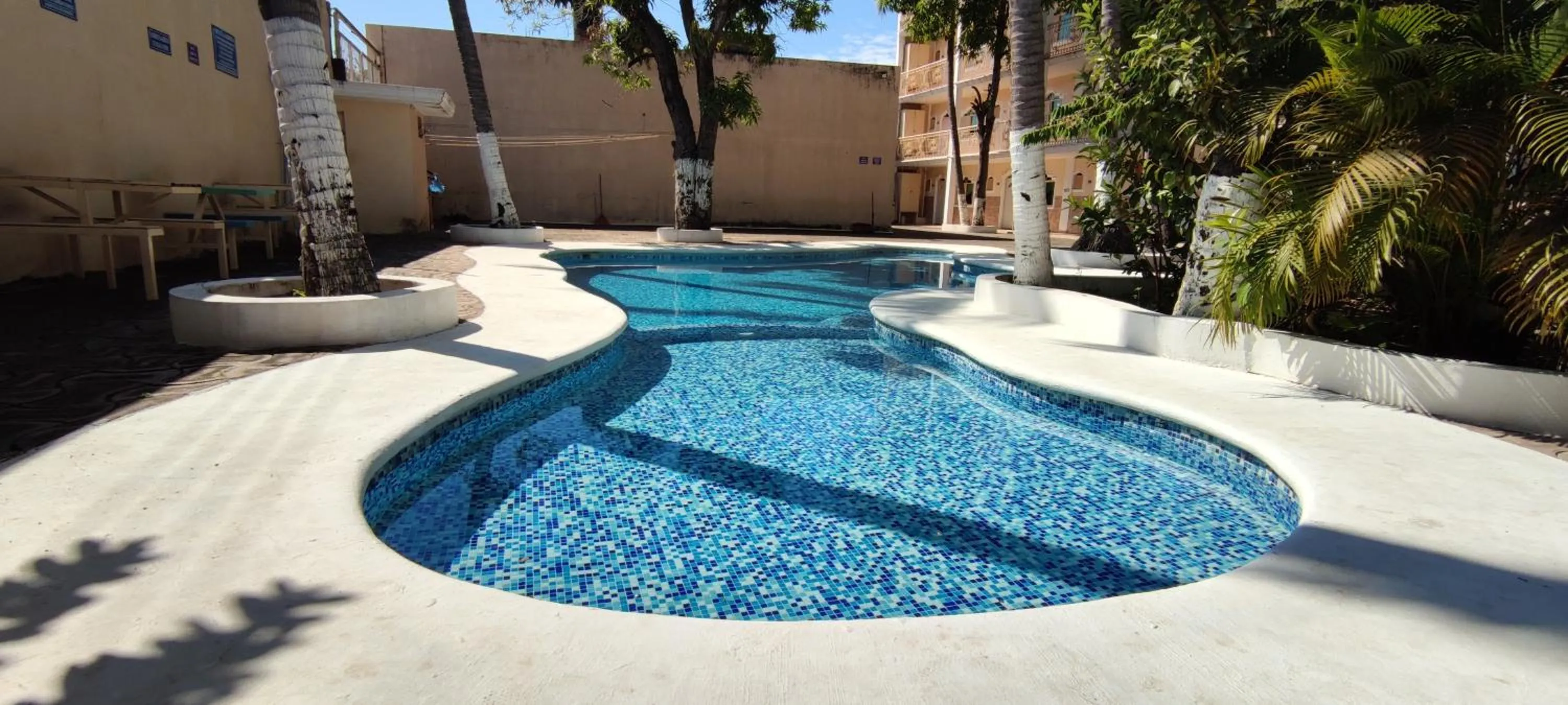 Swimming pool in Hotel las cúpulas