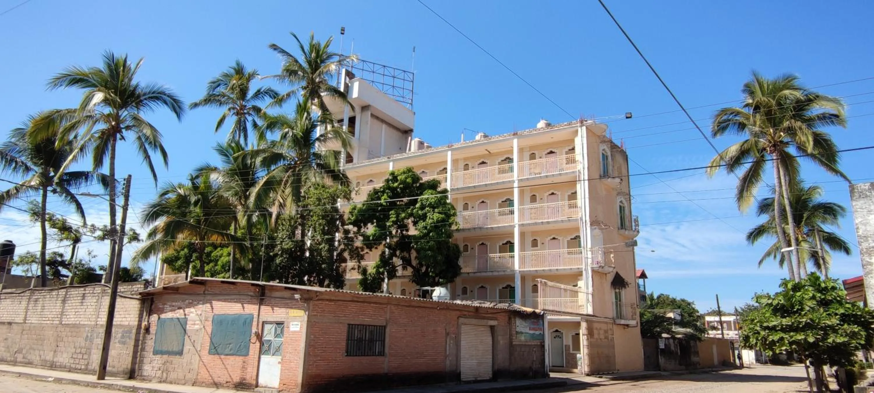 Property building in Hotel las cúpulas