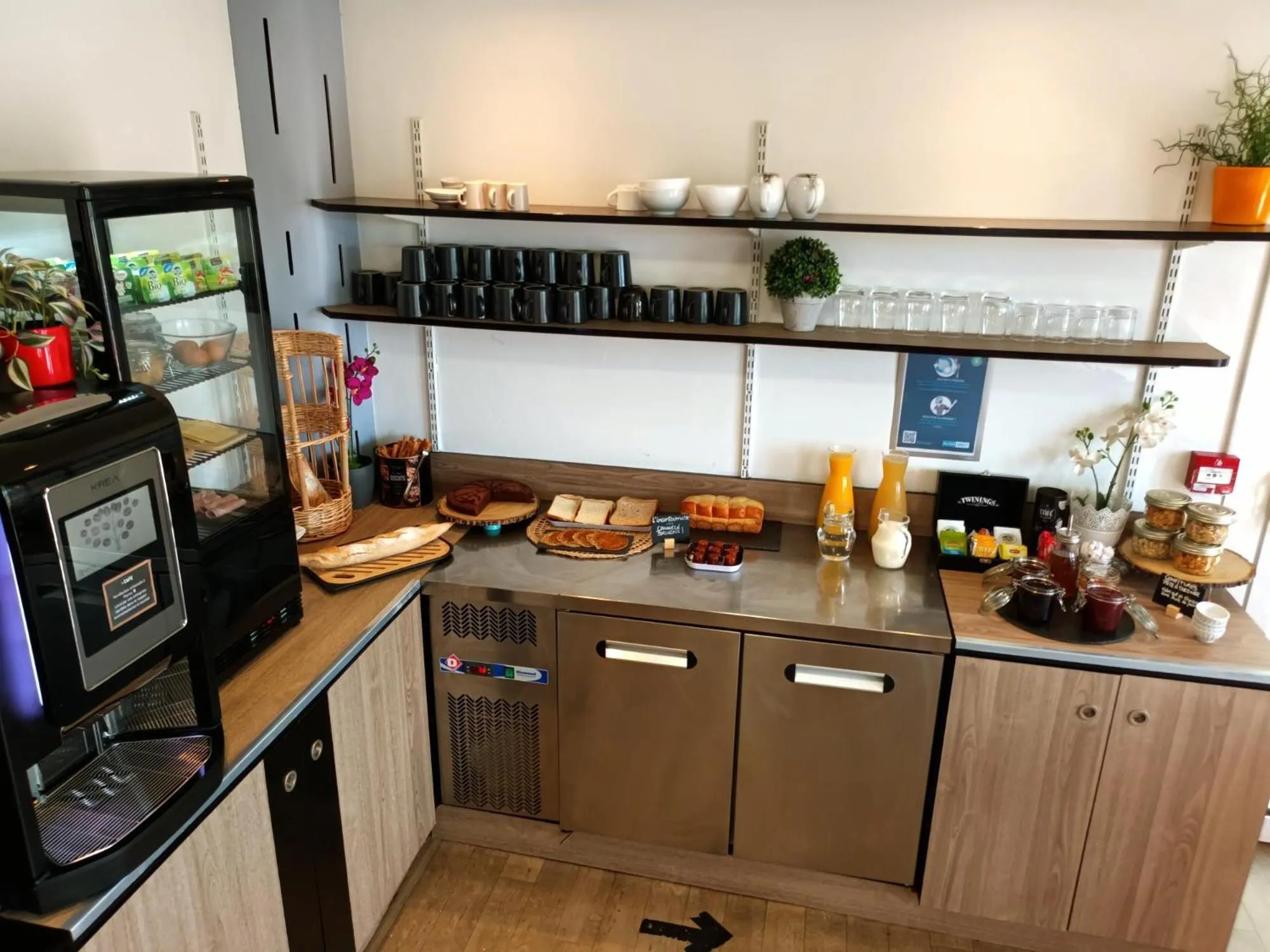 Breakfast in Kyriad Direct Bordeaux Est Lormont