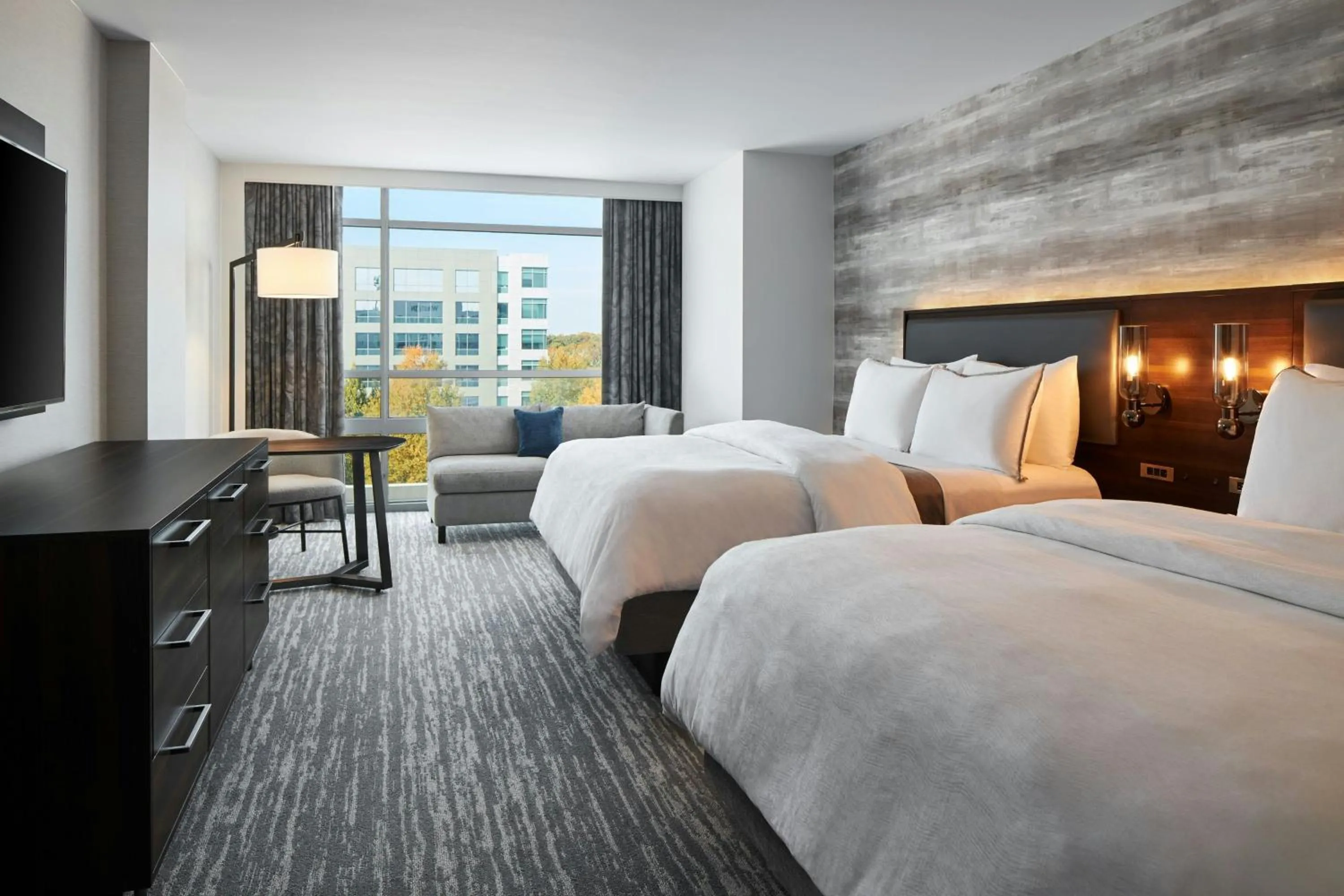 Photo of the whole room, Bed in The Westin Richmond