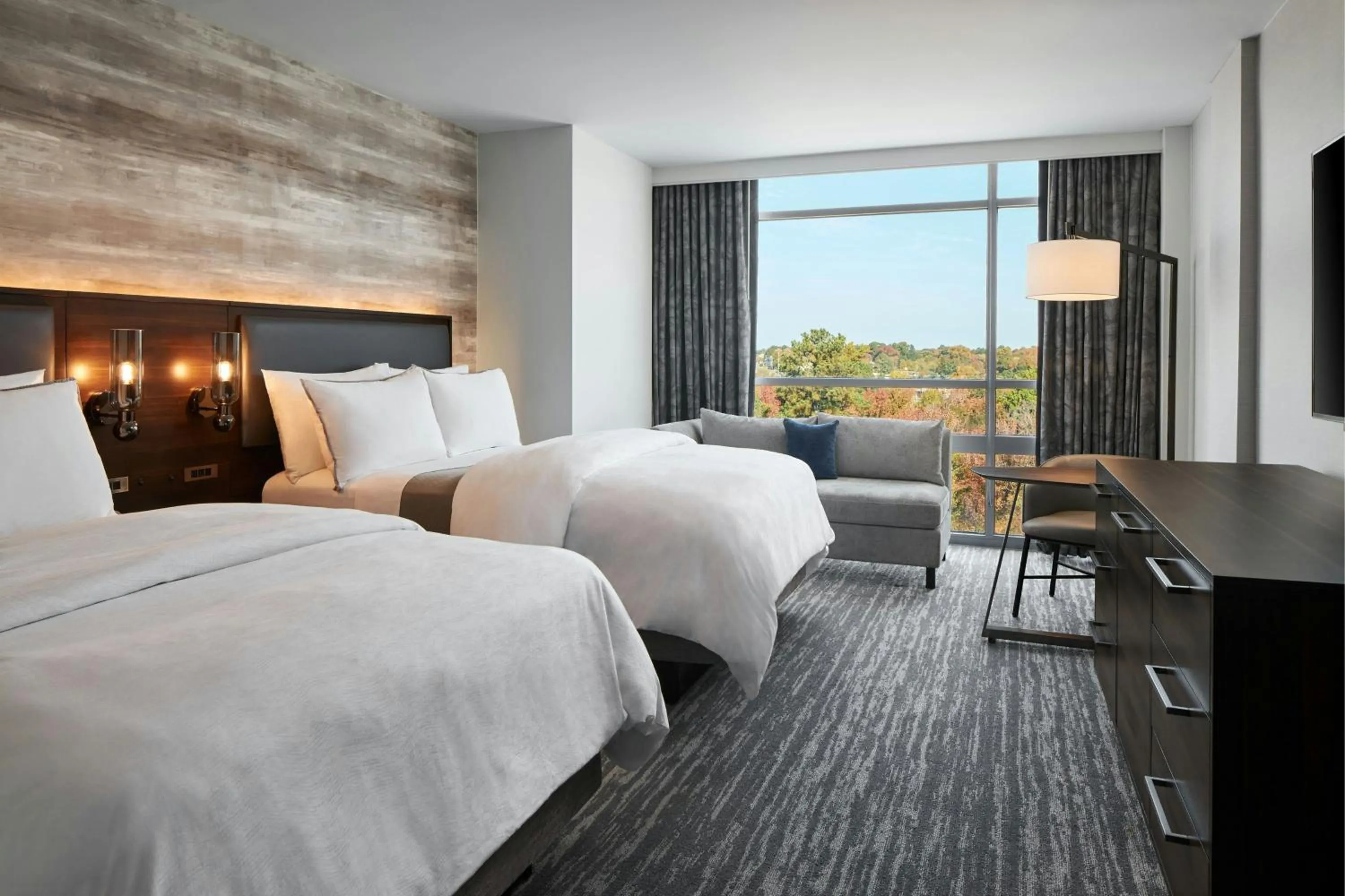 Photo of the whole room, Bed in The Westin Richmond