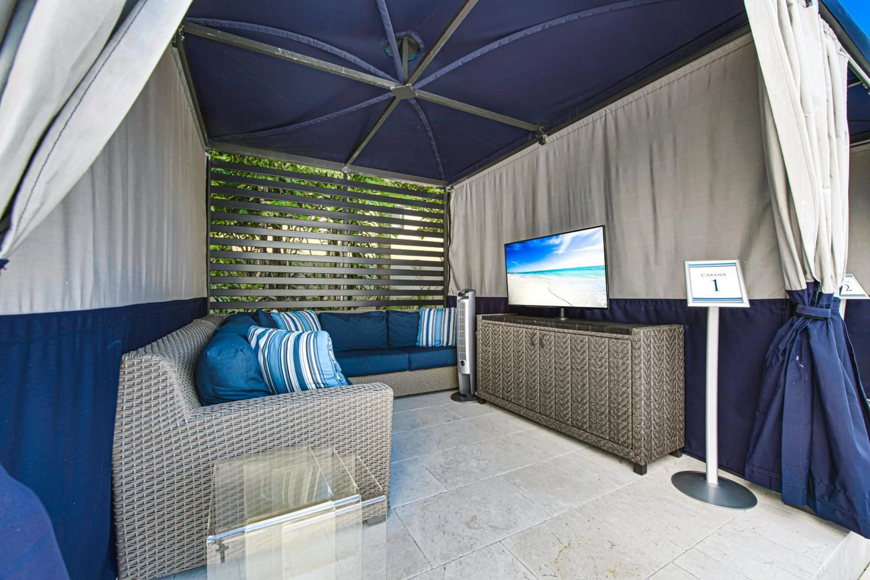 Swimming pool, Bed in Anna Maria Beach Resort