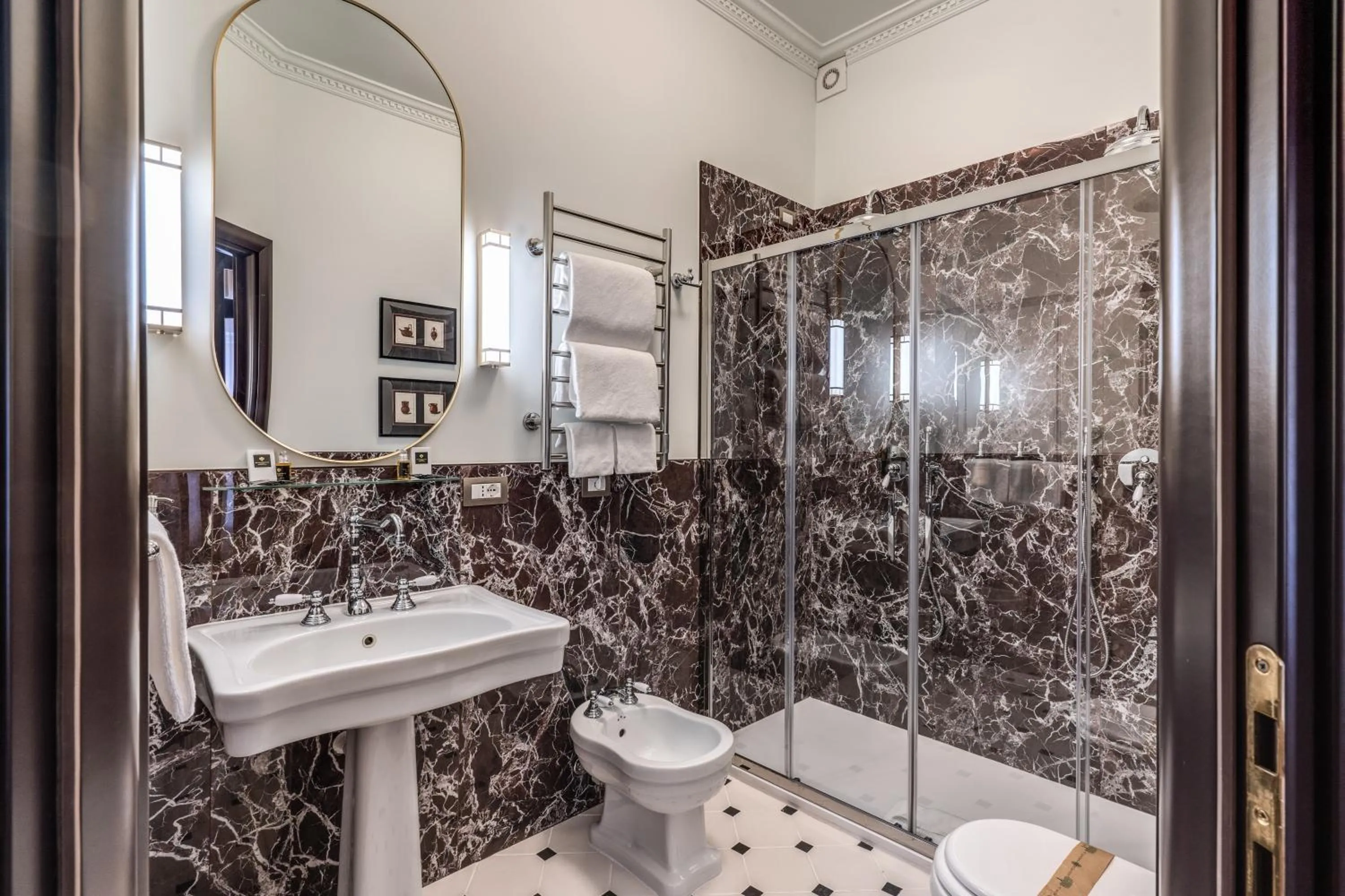 Shower in Antica Residenza Del Corso