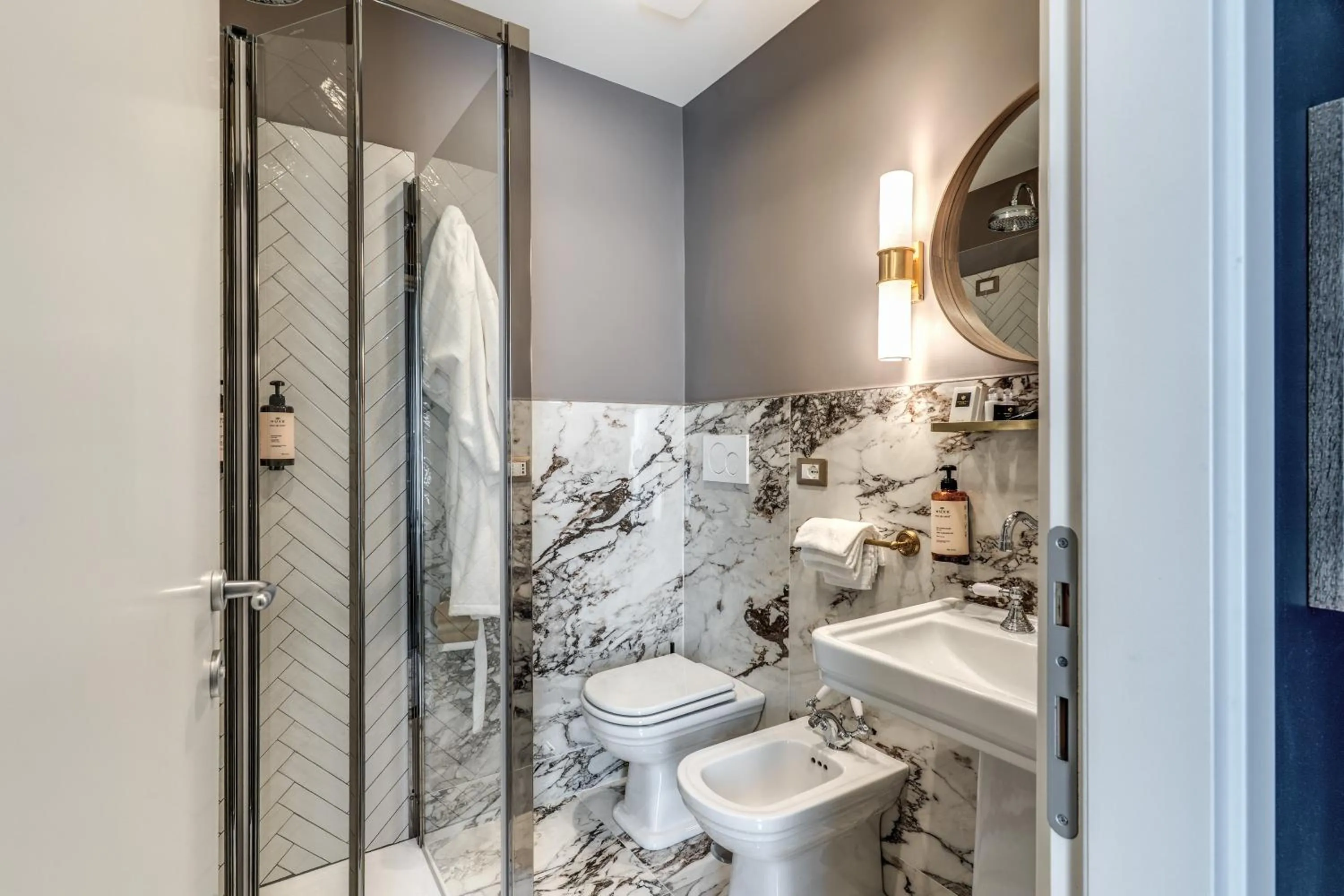 Shower in Antica Residenza Del Corso