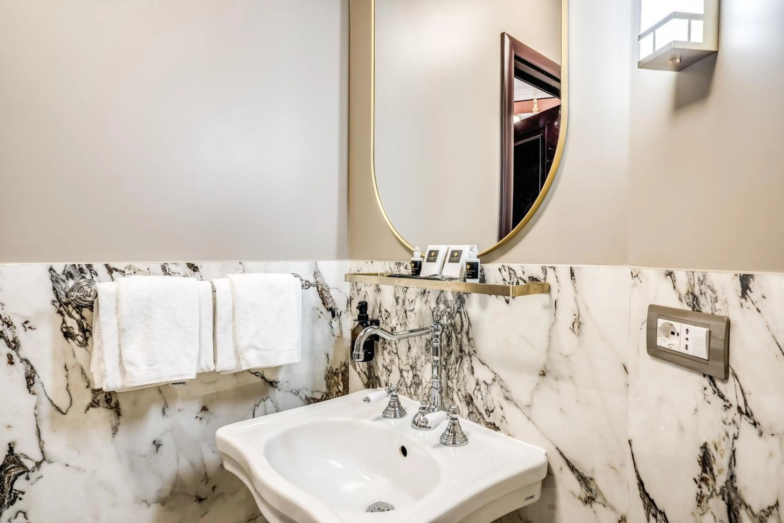 Bathroom in Antica Residenza Del Corso