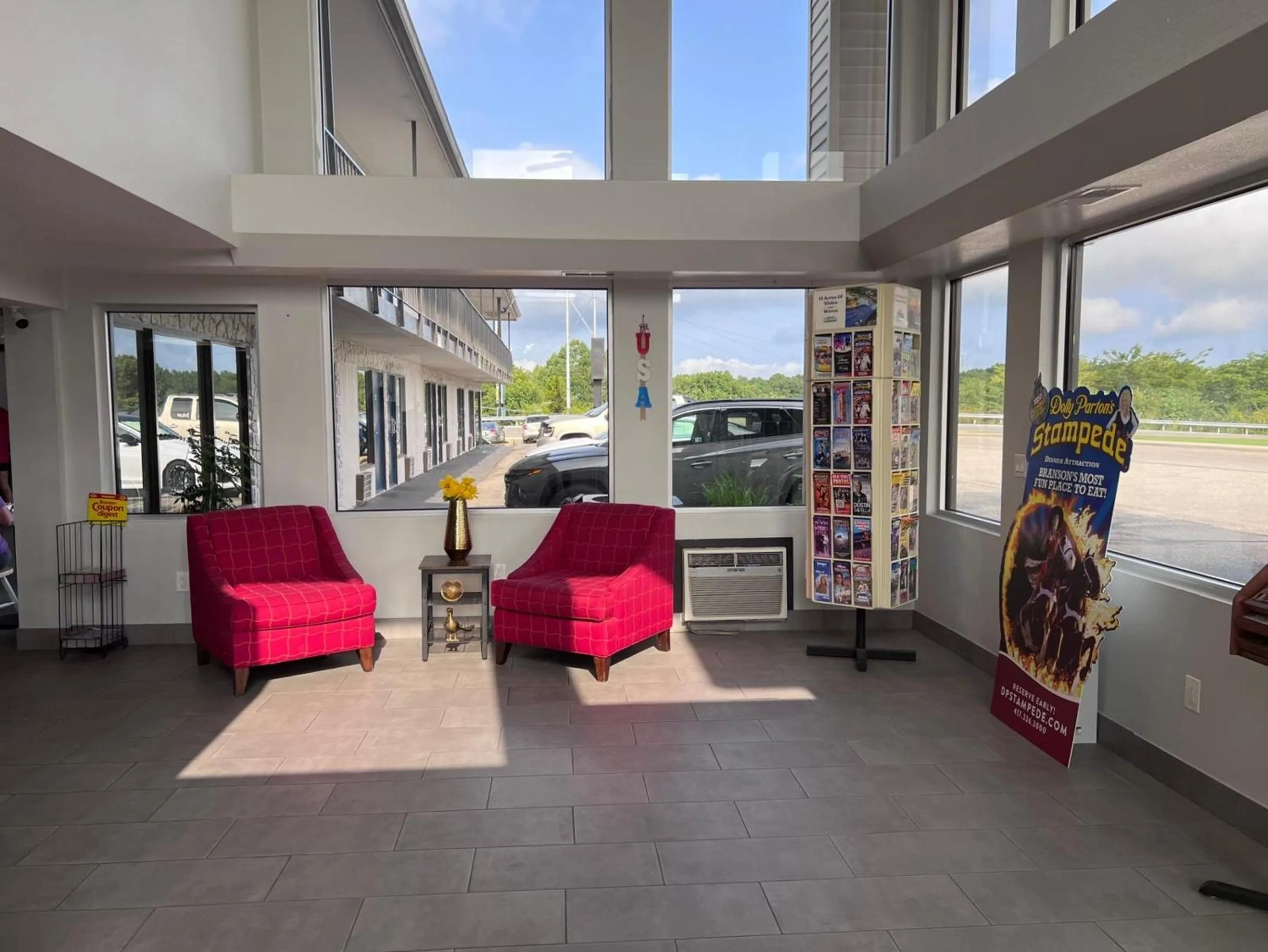 Lobby or reception in Crestview Inn