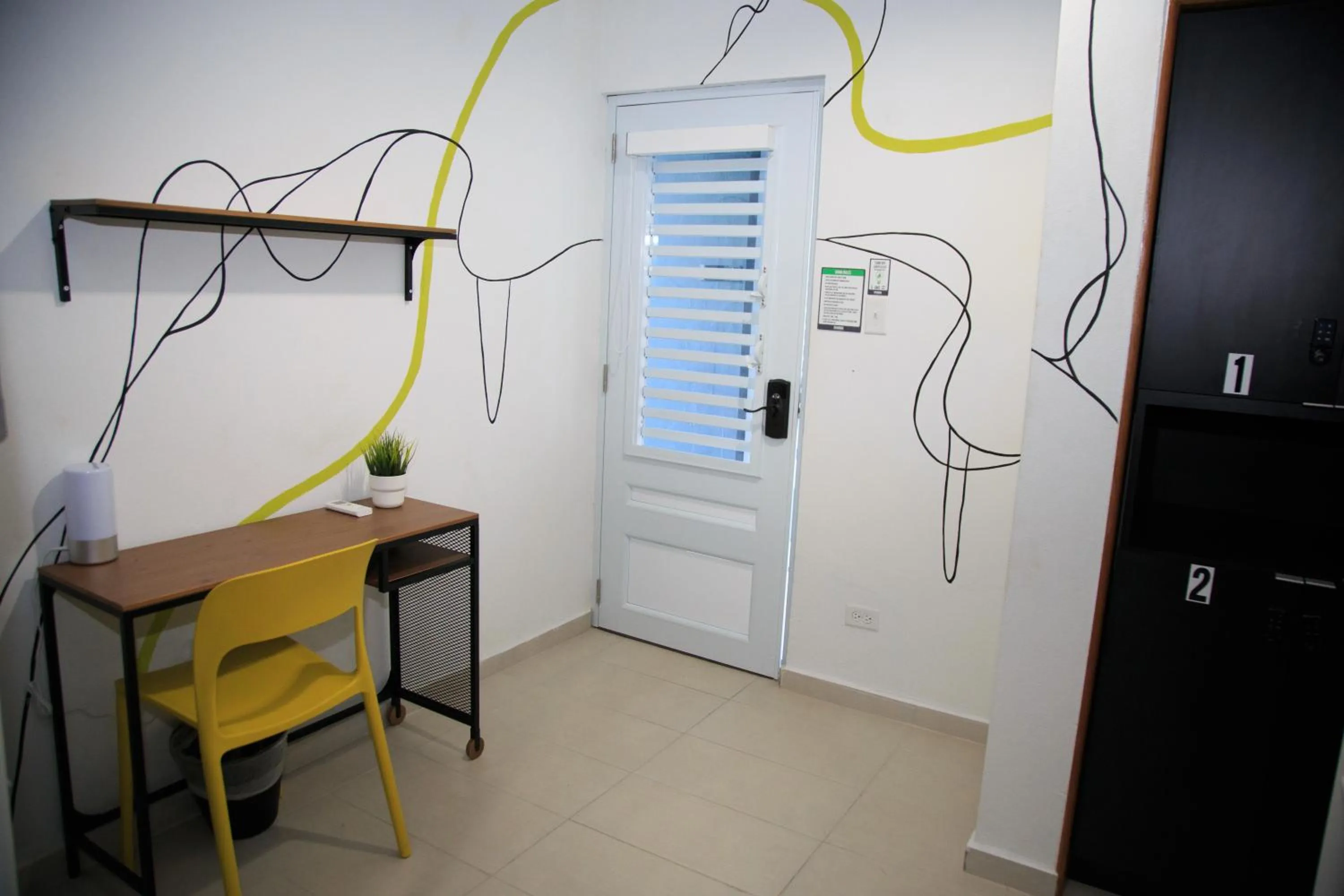 hair dresser in Nomada Beach Hostel- Isla Verde