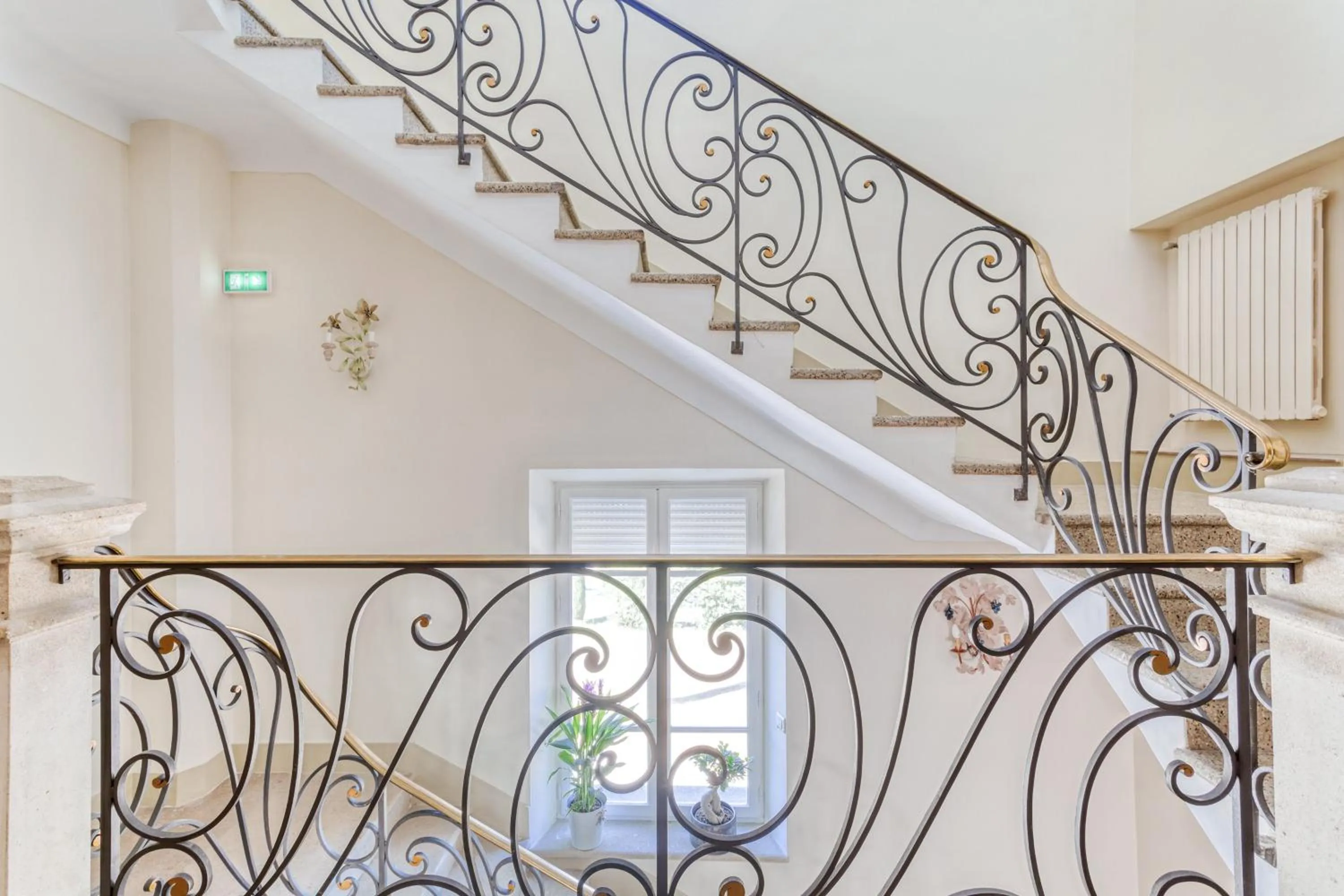 room service in DOMAINE DE LA NERTHE- HOTEL PROVENCE MEDITERRANEE