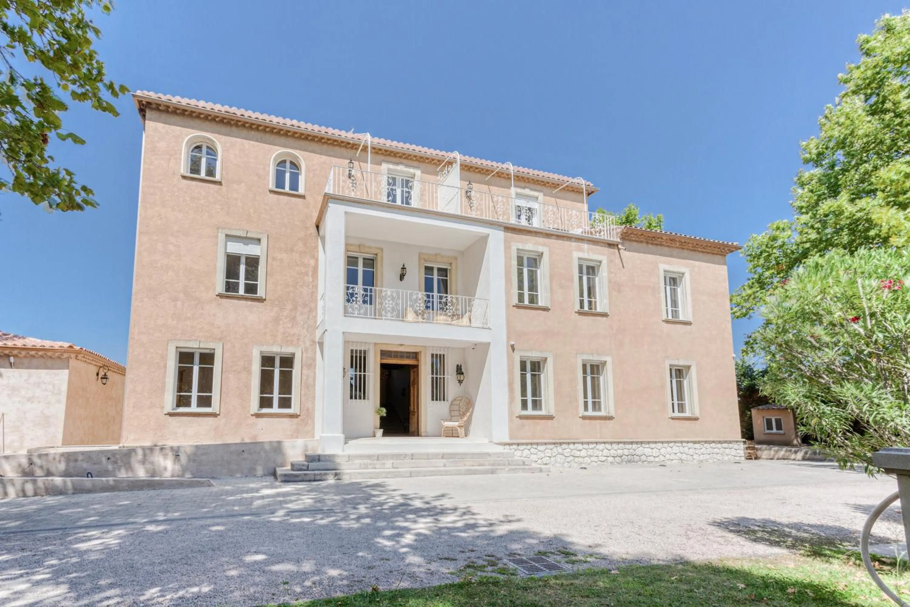 Property building in DOMAINE DE LA NERTHE- HOTEL PROVENCE MEDITERRANEE
