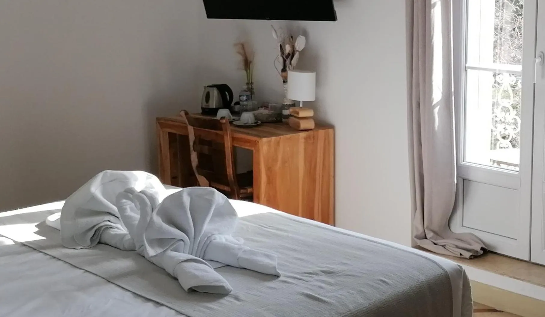 Bed in DOMAINE DE LA NERTHE- HOTEL PROVENCE MEDITERRANEE