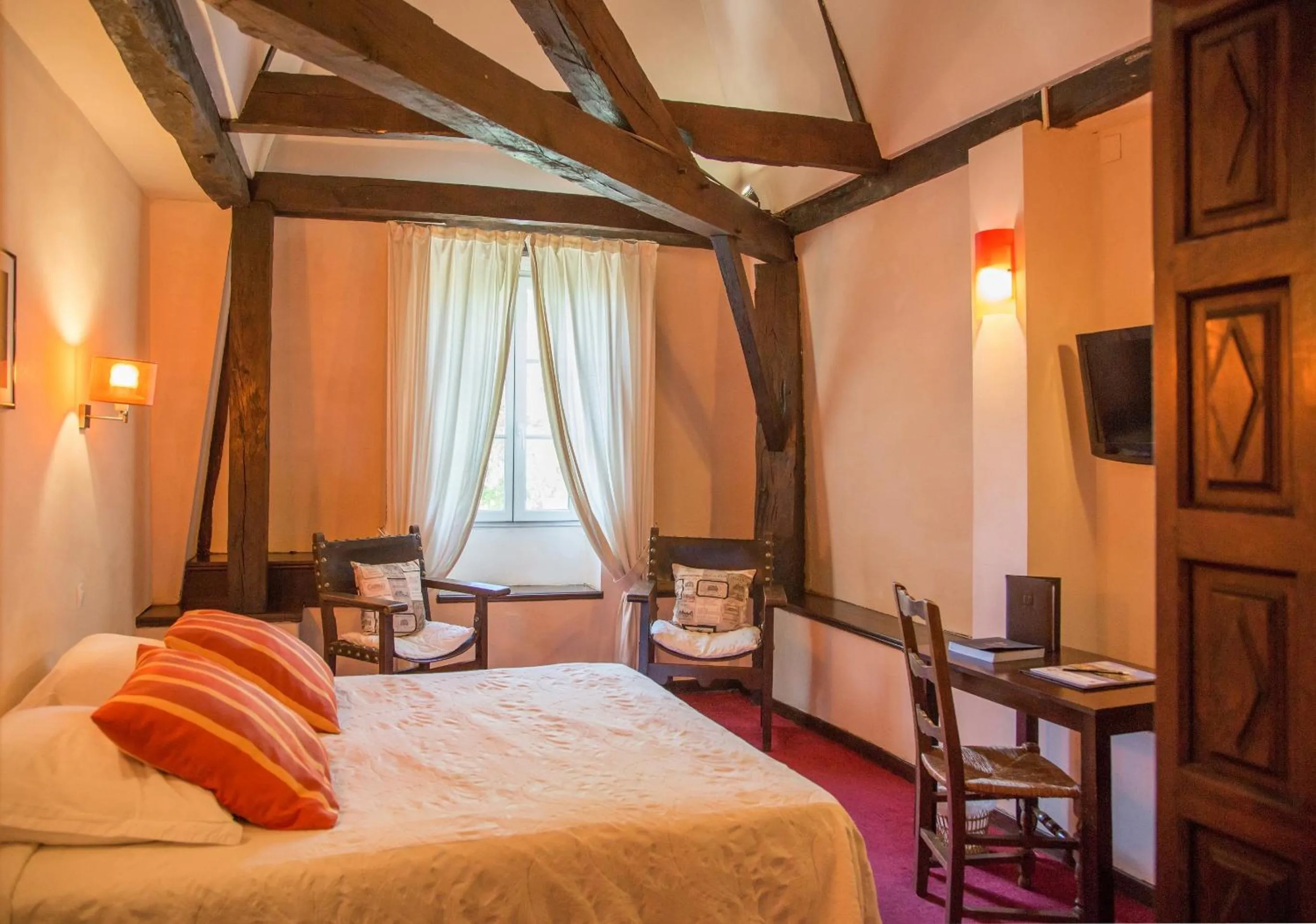 Bedroom, Bed in Logis Hôtel Restaurant Château Bellevue