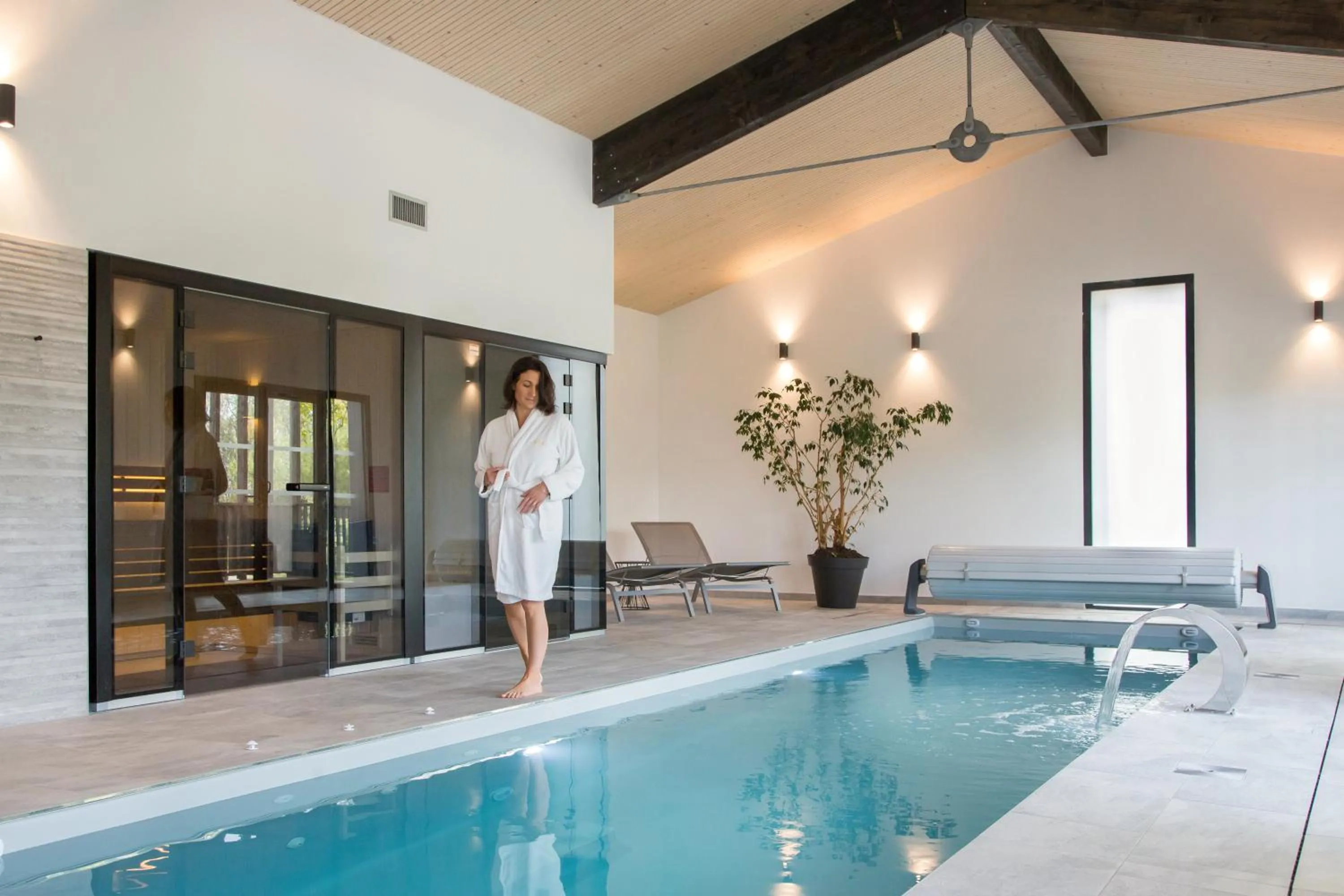 Steam room in Logis Hôtel Restaurant Château Bellevue