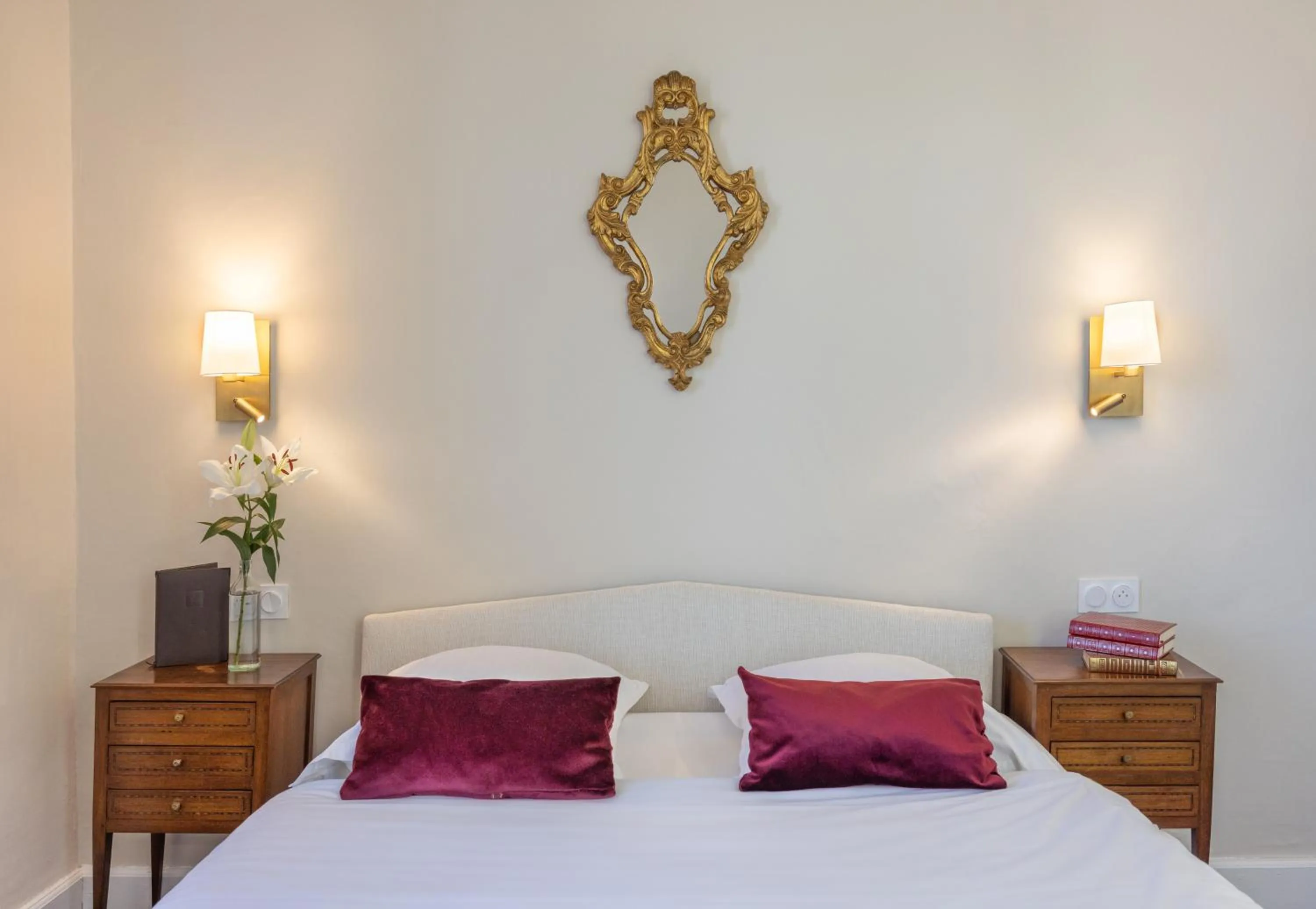 Photo of the whole room, Bed in Logis Hôtel Restaurant Château Bellevue