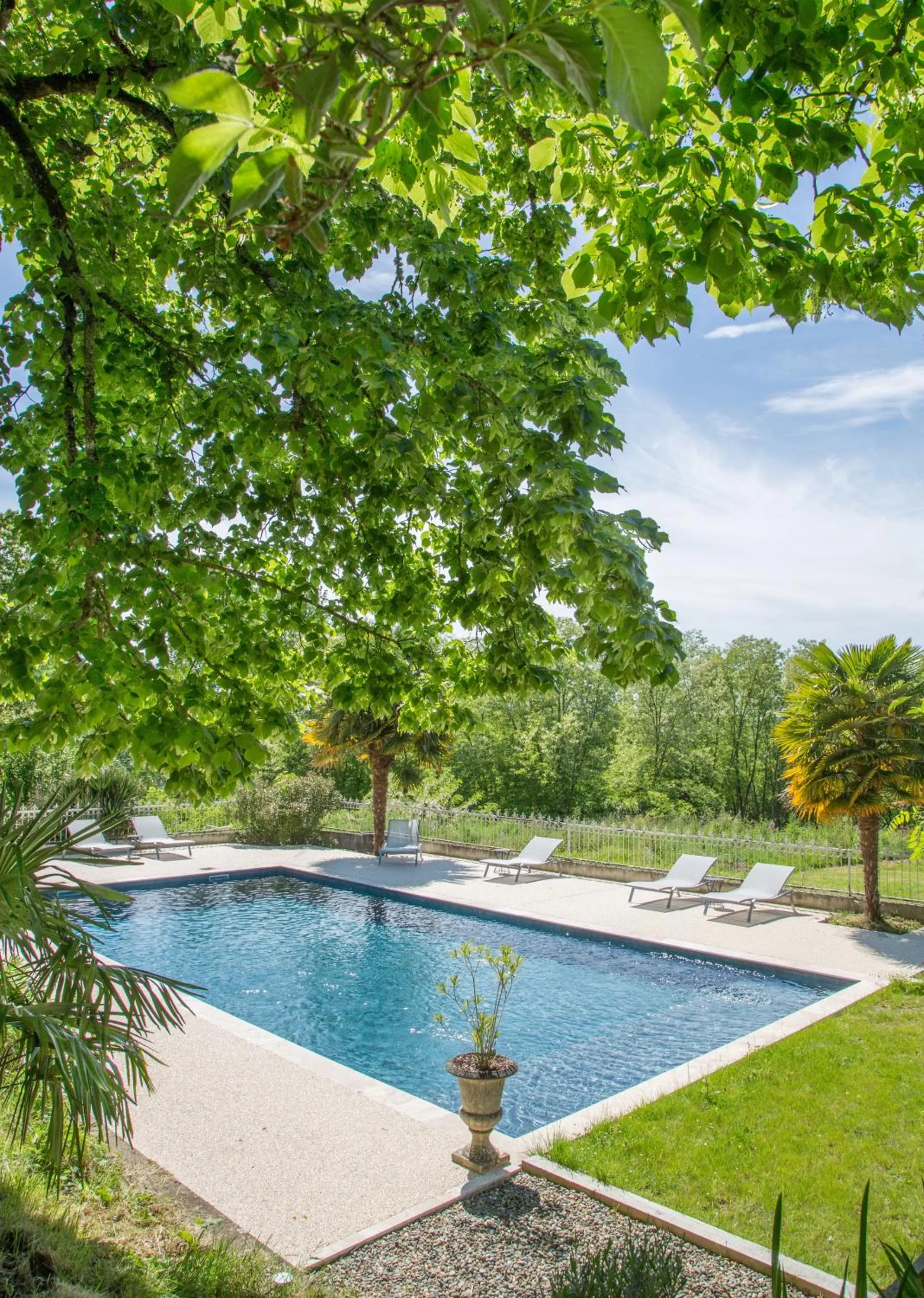 Swimming pool in Logis Hôtel Restaurant Château Bellevue