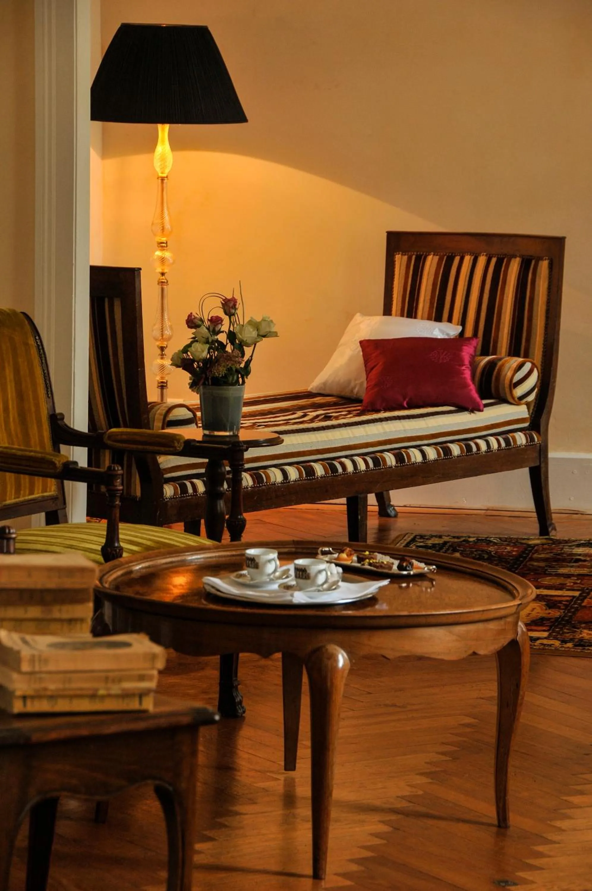 Lounge or bar, Bed in Logis Hôtel Restaurant Château Bellevue