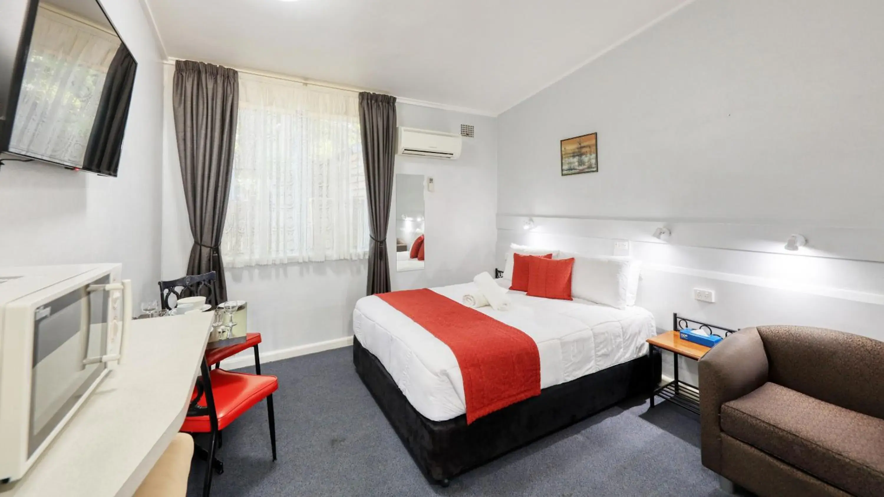 Queen Room in CBD GI Motel Queen Room in CBD GI Motel