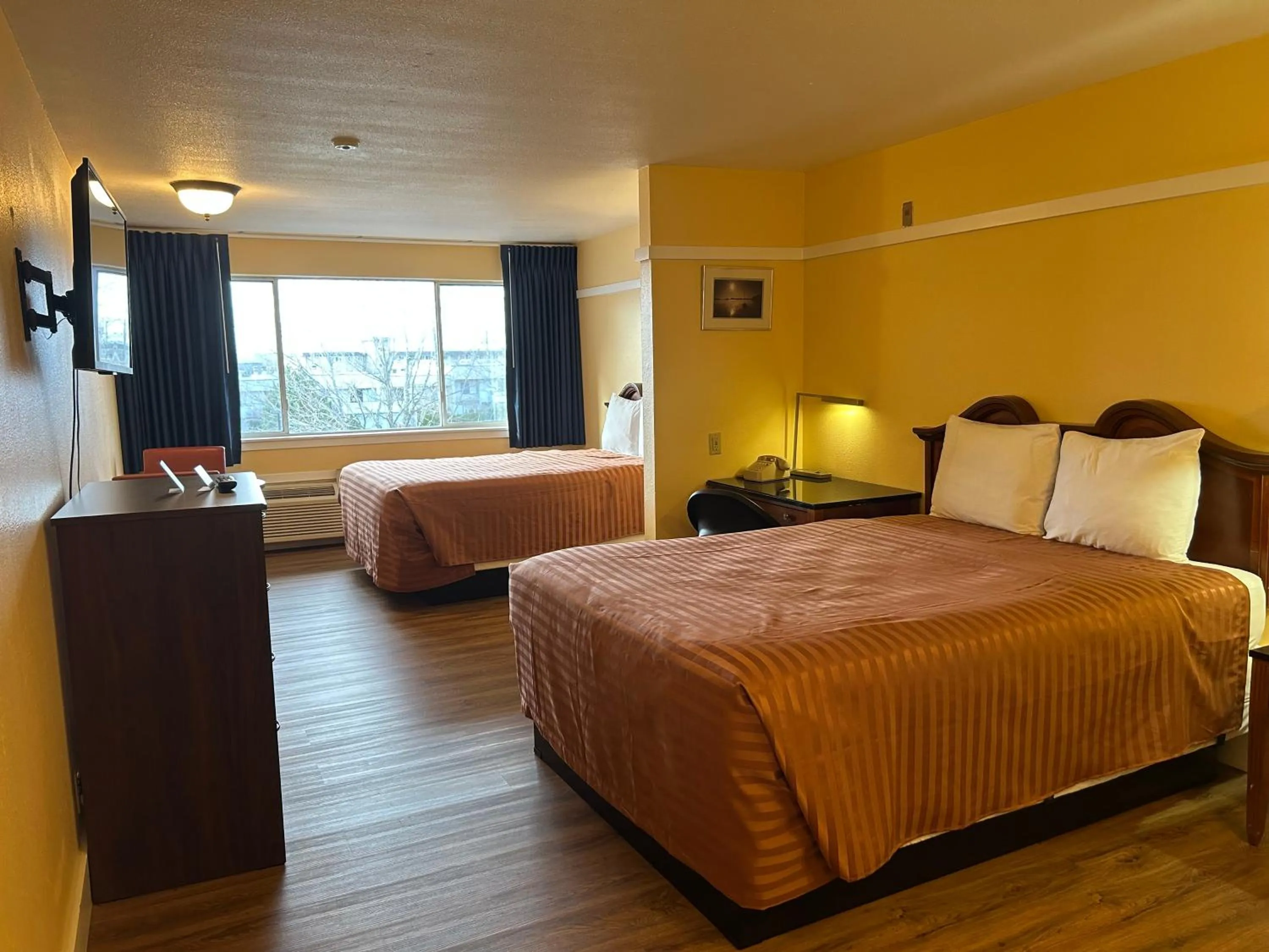 Bed in Marina Inn Des Moines / SeaTac