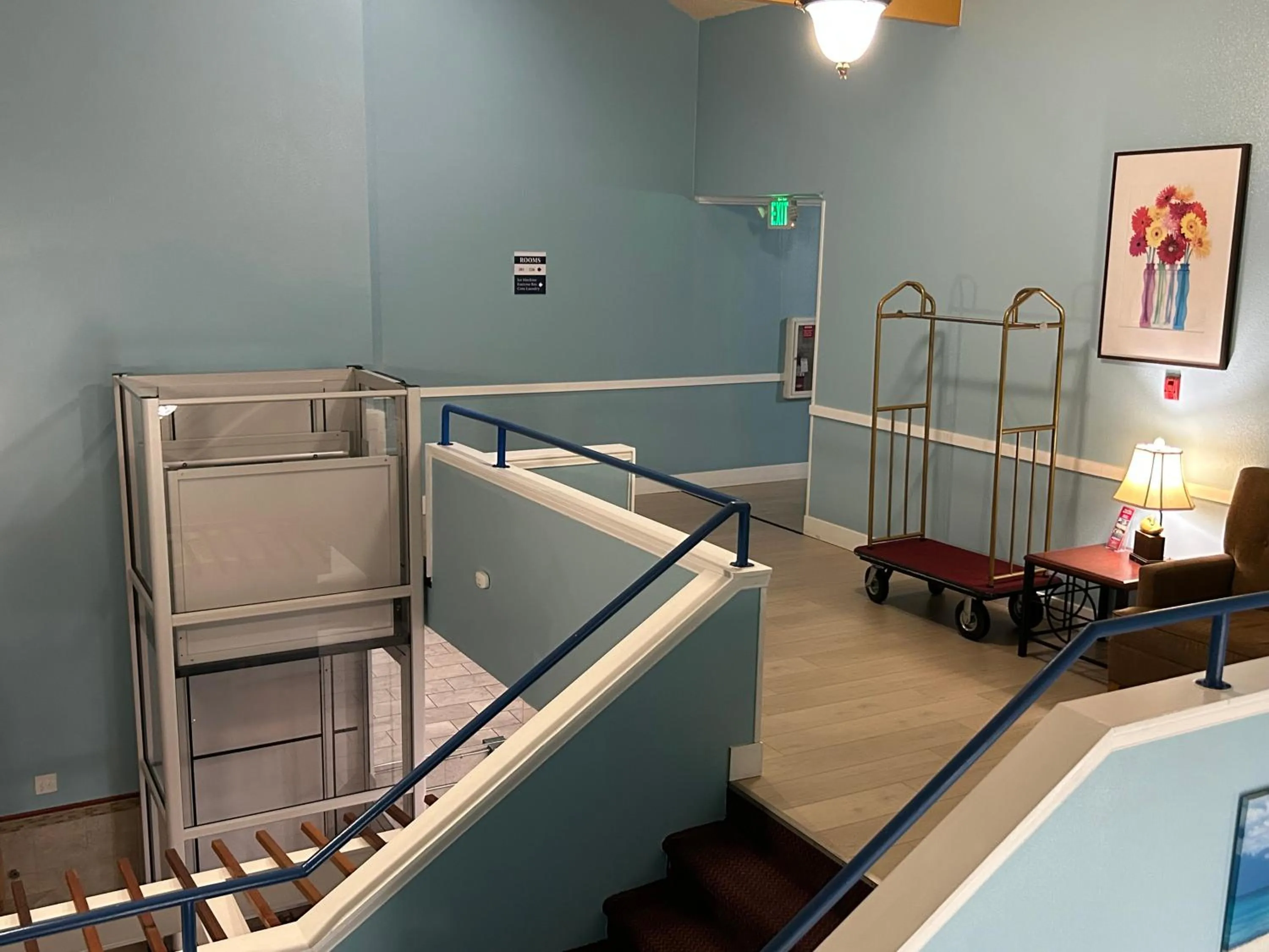 elevator in Marina Inn Des Moines / SeaTac