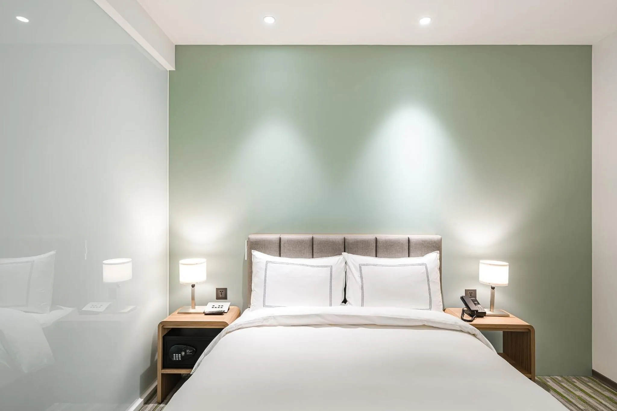 Bed in Phoenix Hotel Taichung