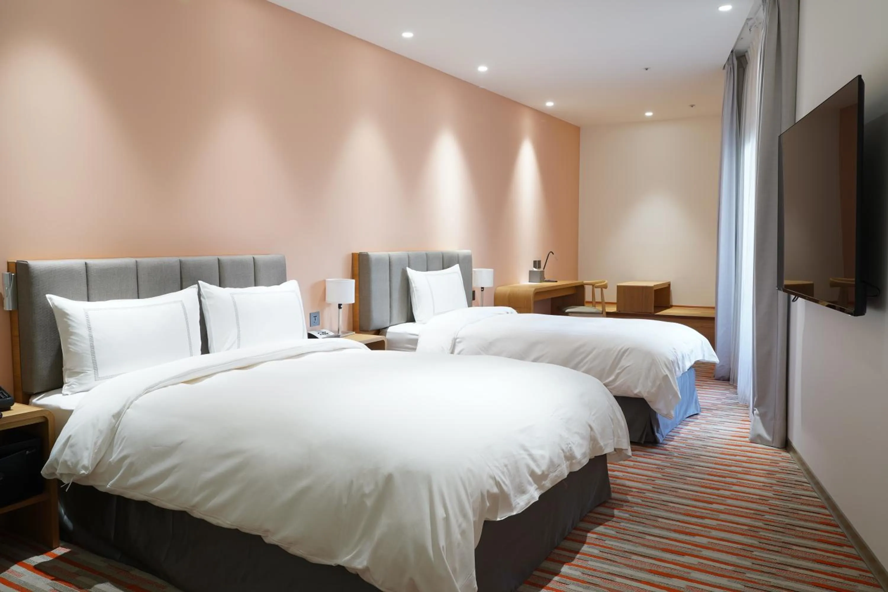 Bed in Phoenix Hotel Taichung