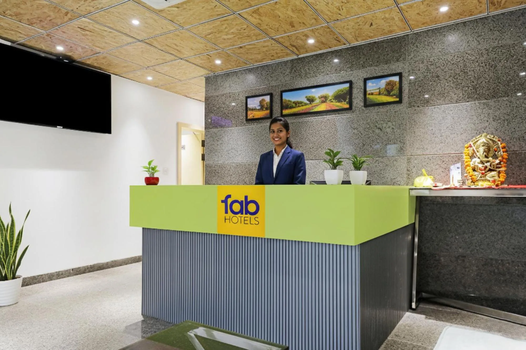 Lobby or reception in FabHotel Yellow Courtyard