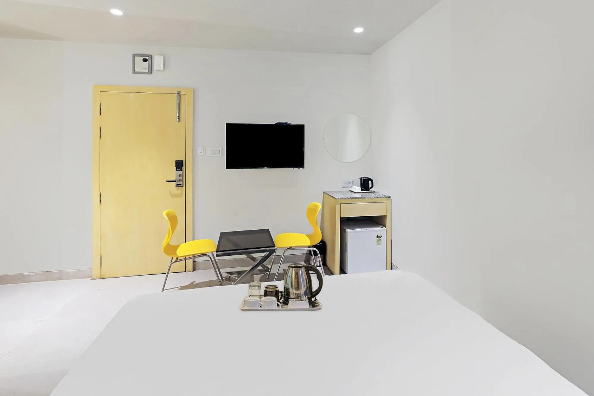 Bed in FabHotel Yellow Courtyard