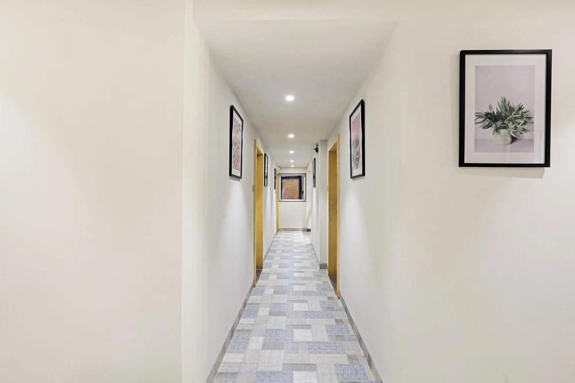 Lobby or reception in FabHotel Yellow Courtyard