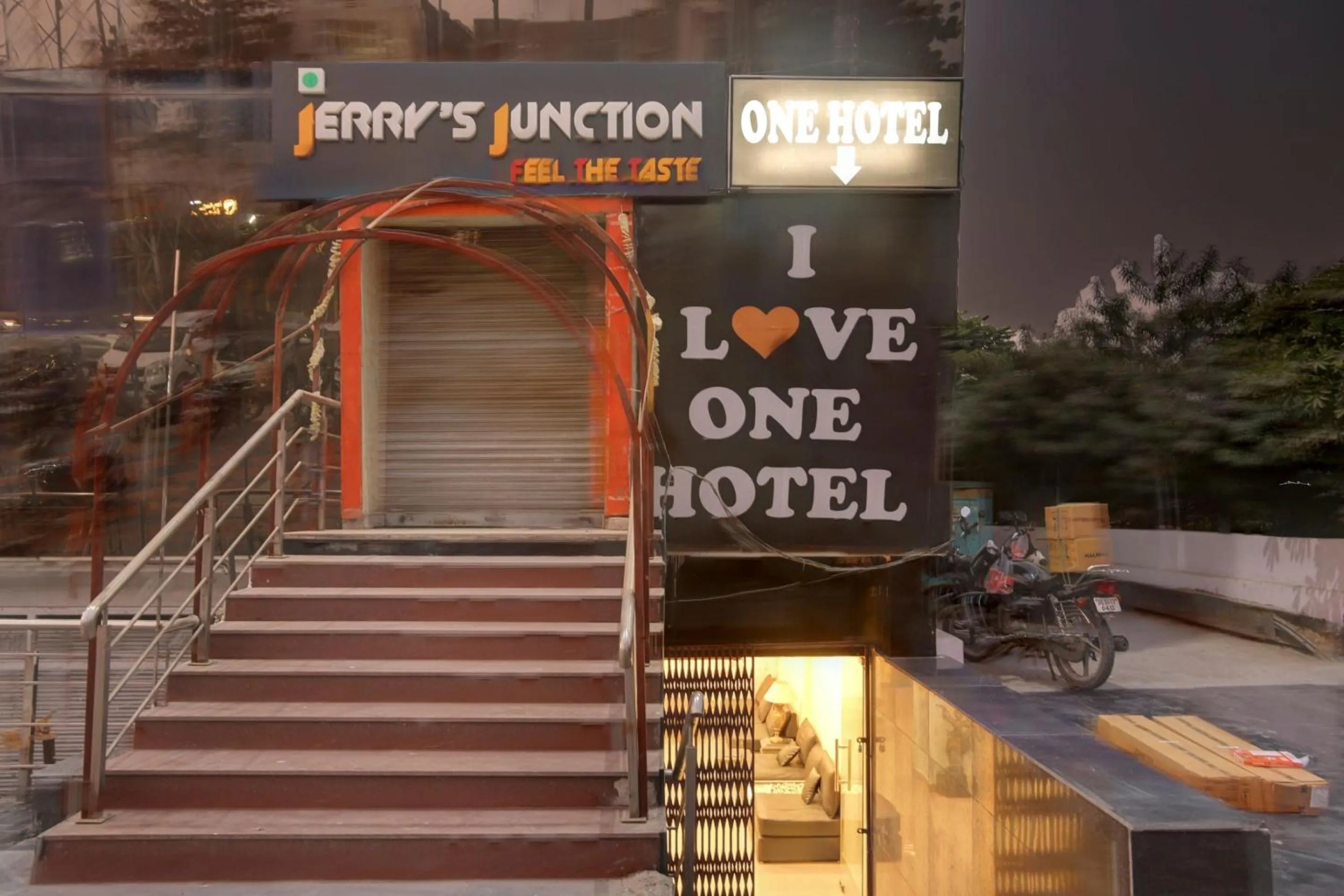 Facade/entrance in Collection O One Hotel