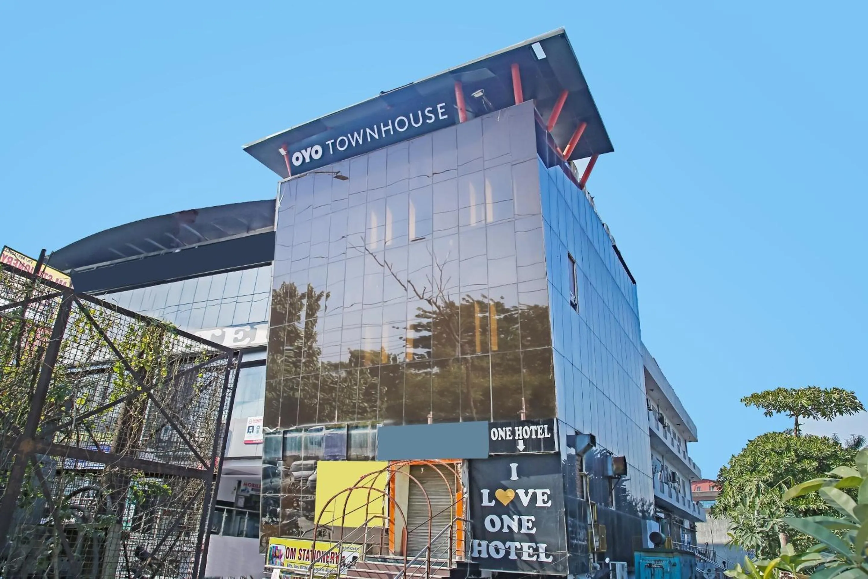 Facade/entrance in Collection O One Hotel