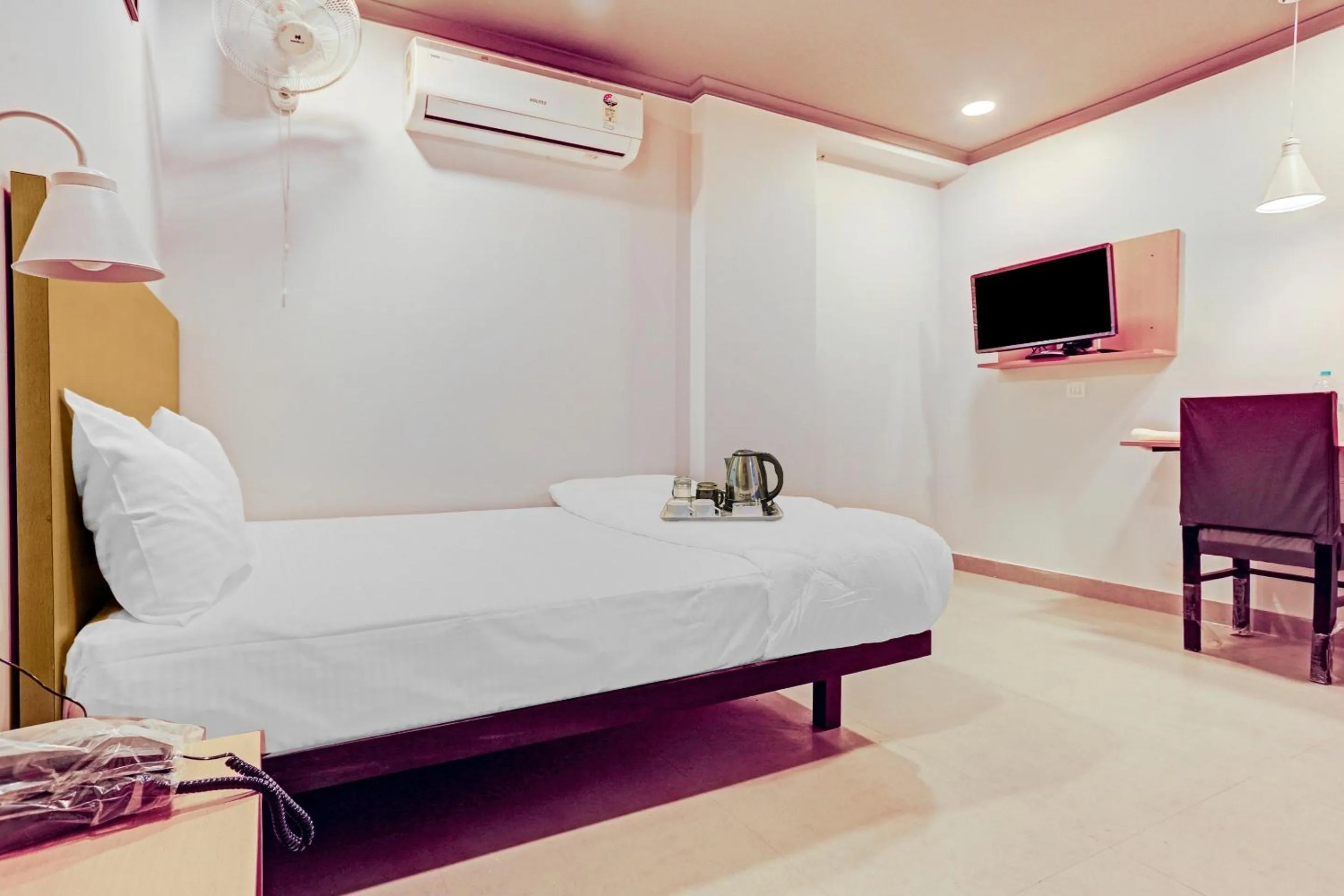 Bedroom in Collection O One Hotel