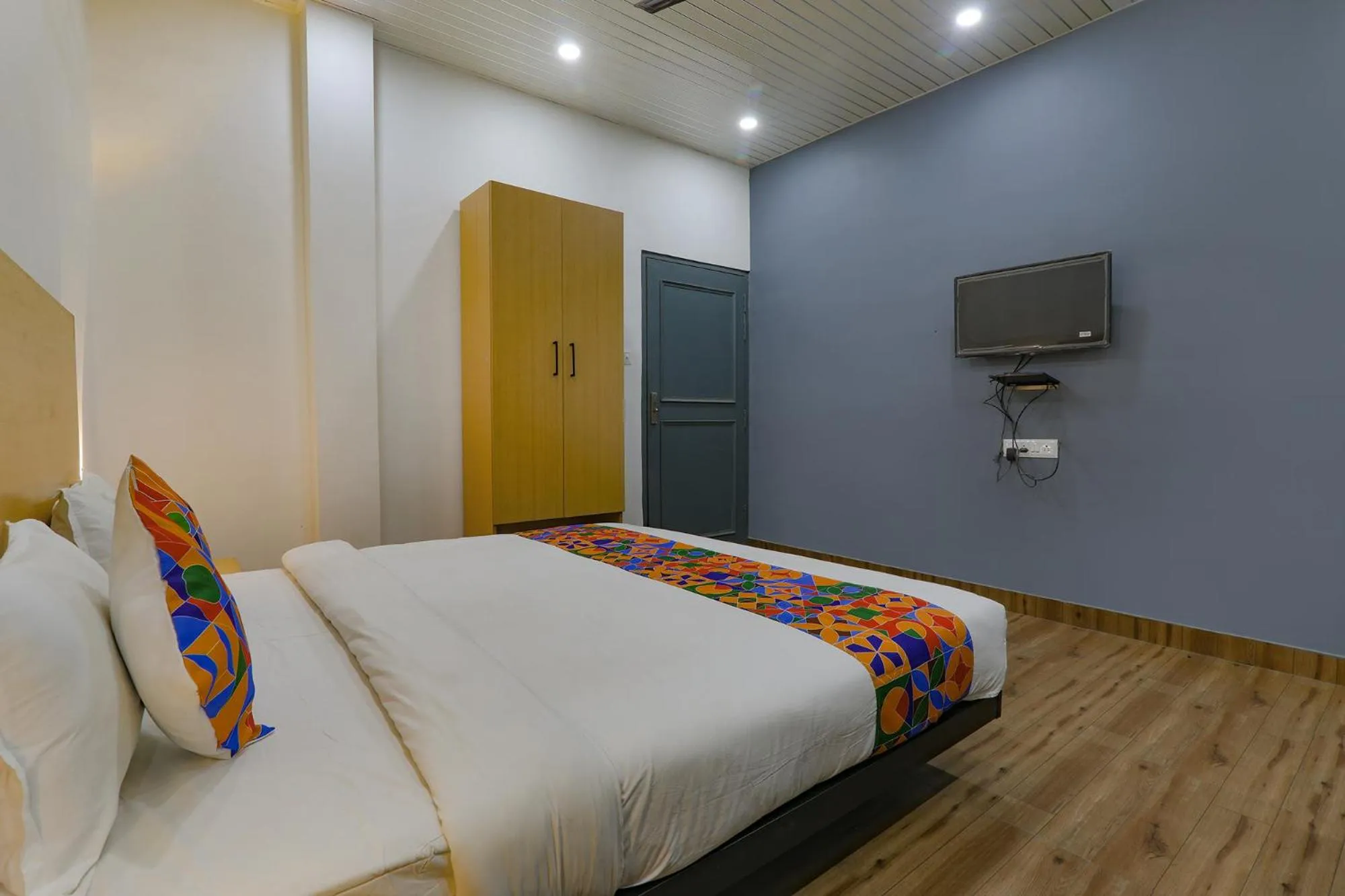 Bed in FabHotel Super 3 Premium II