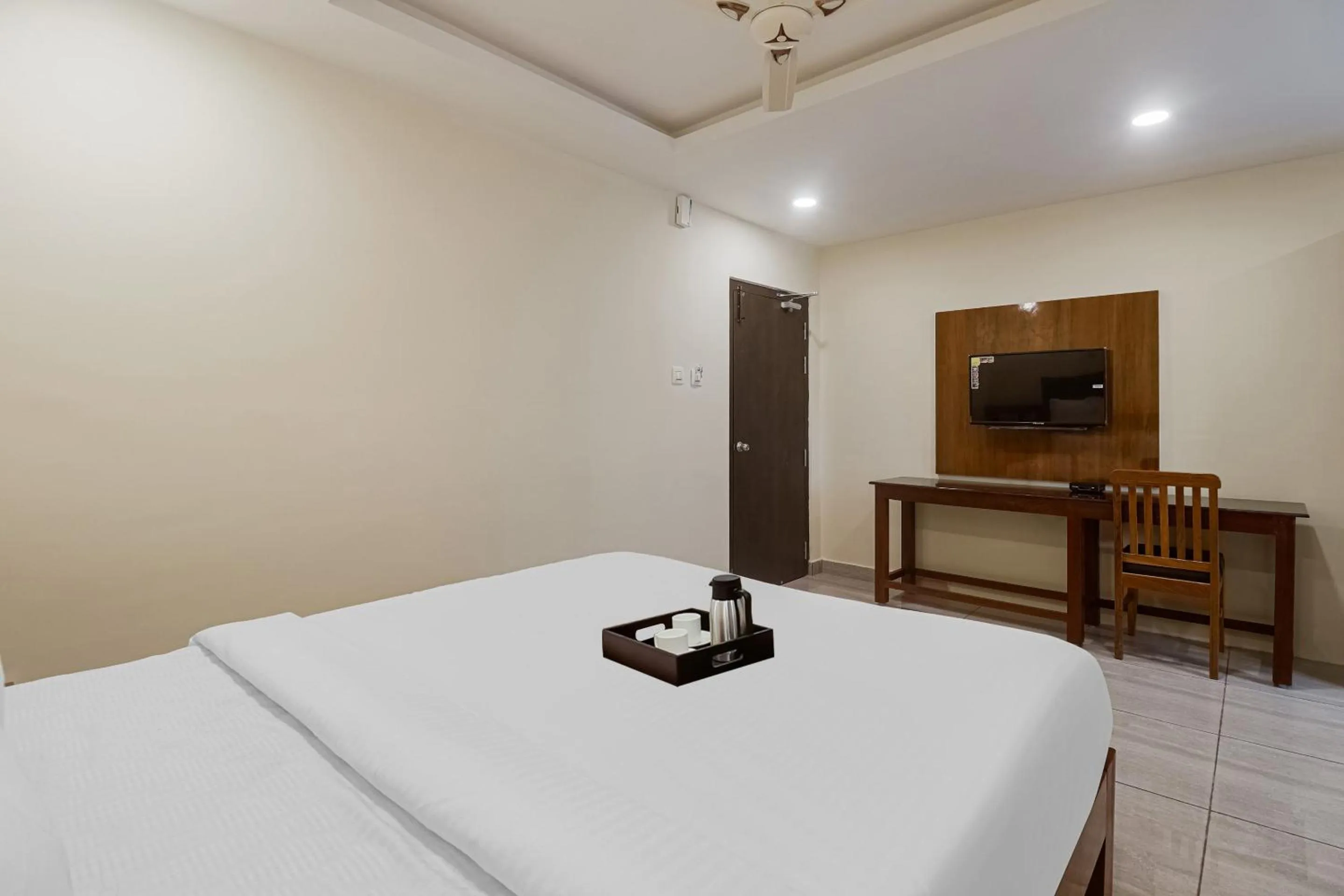 Bedroom, Bed in Townhouse DJ Grand