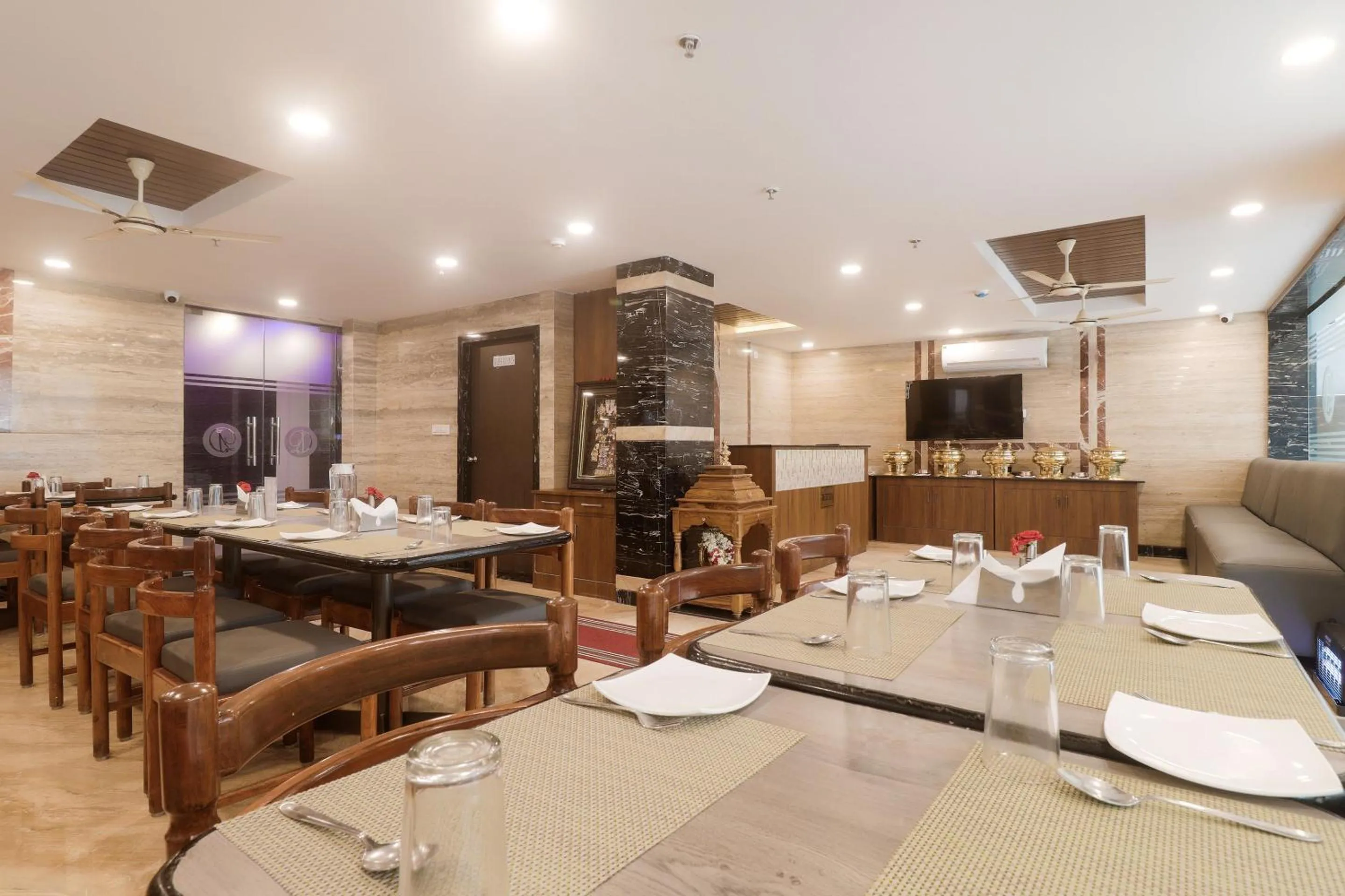 Restaurant/places to eat in Townhouse DJ Grand