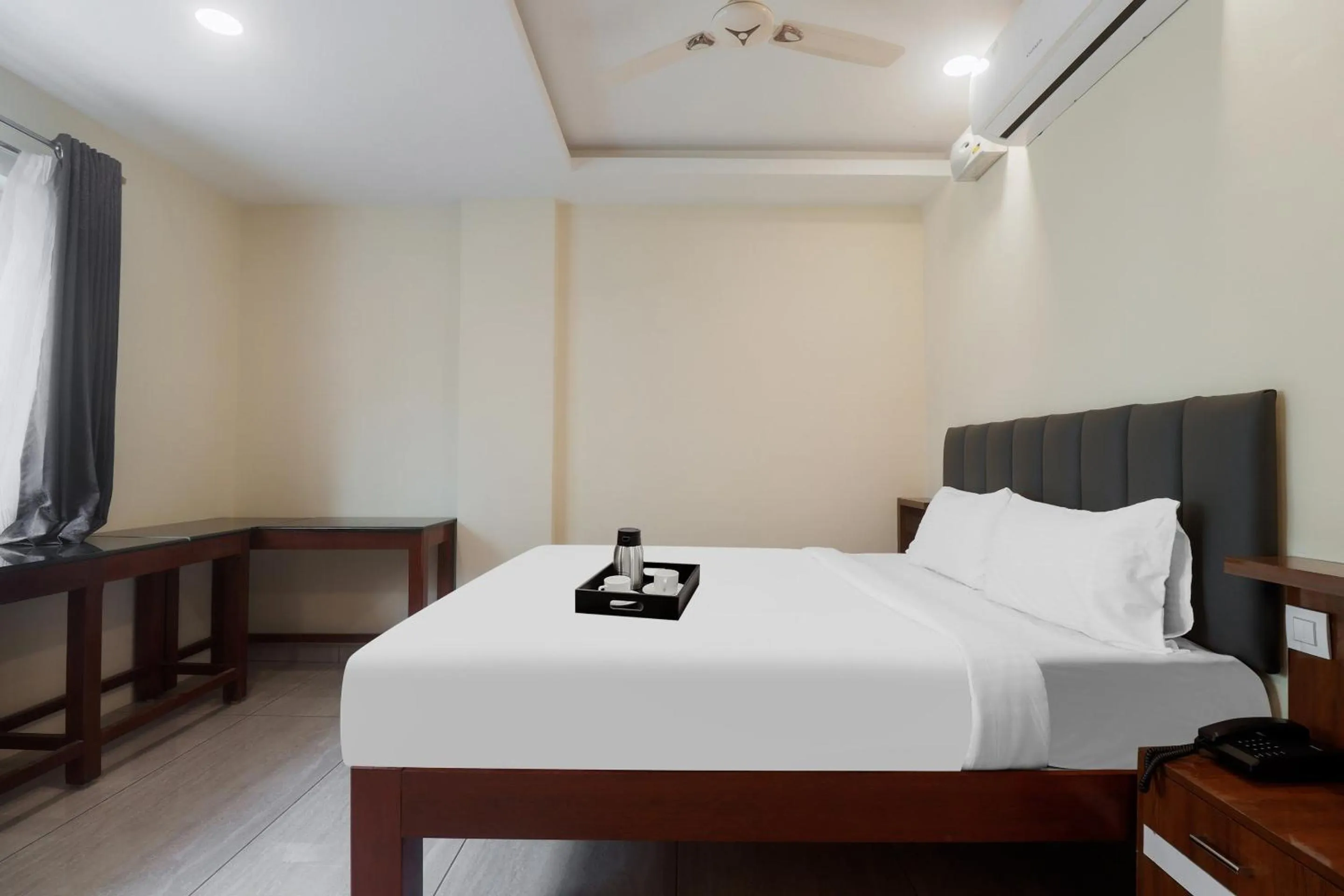 Bedroom, Bed in Townhouse DJ Grand