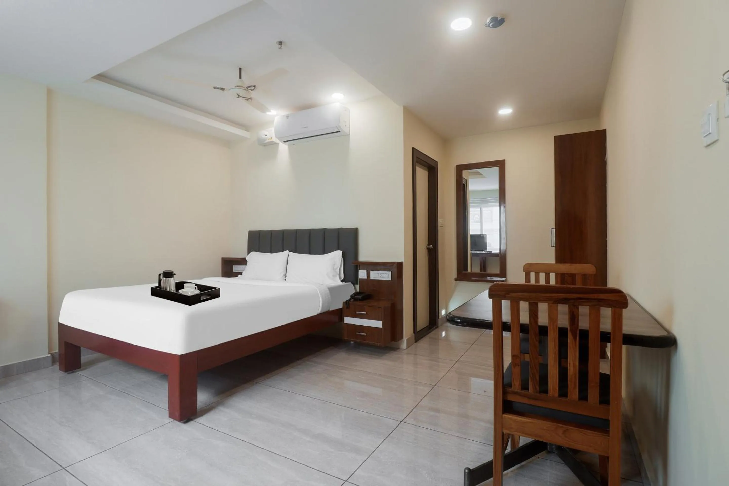 Bedroom, Bed in Townhouse DJ Grand