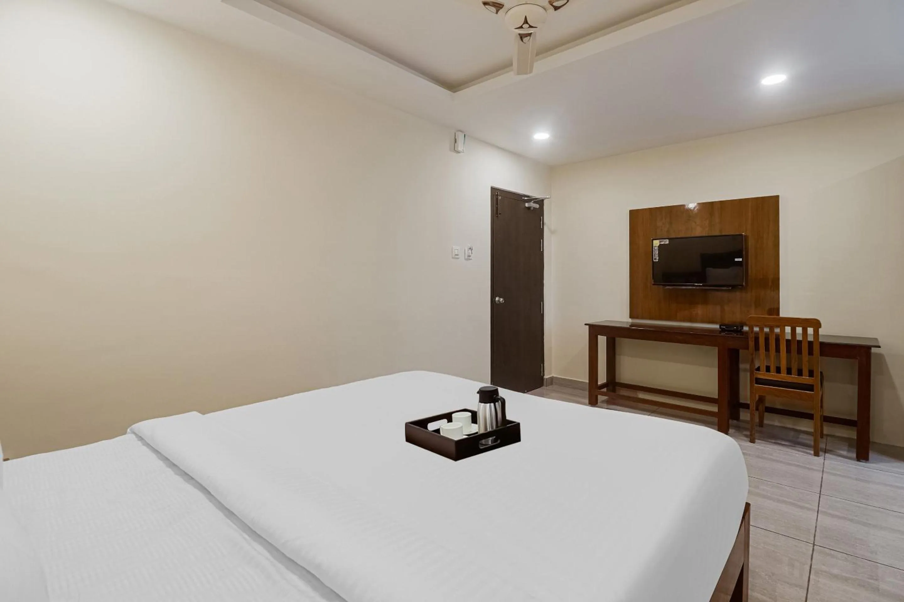 Bedroom, Bed in Townhouse DJ Grand