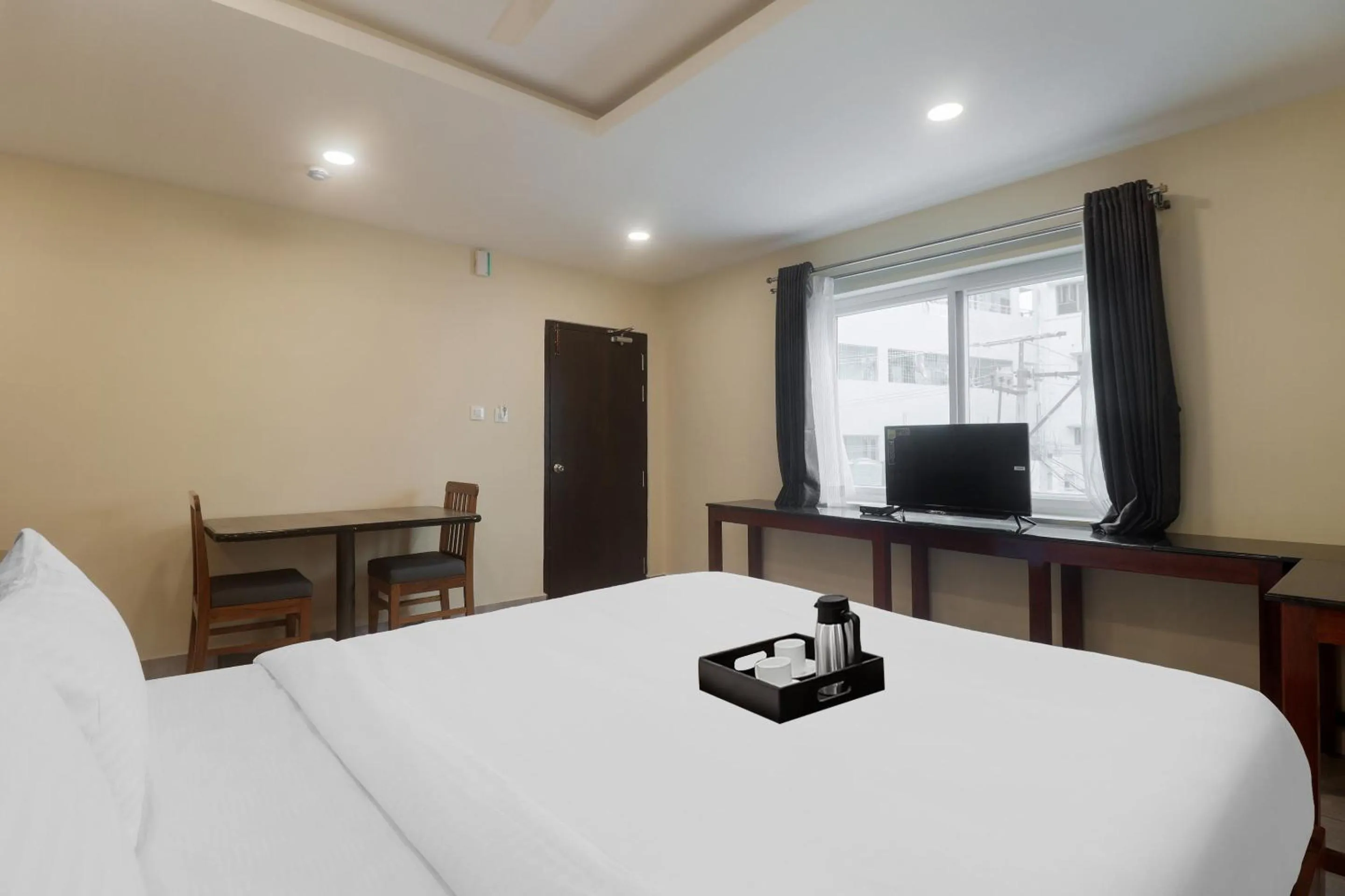 Bedroom, Bed in Townhouse DJ Grand