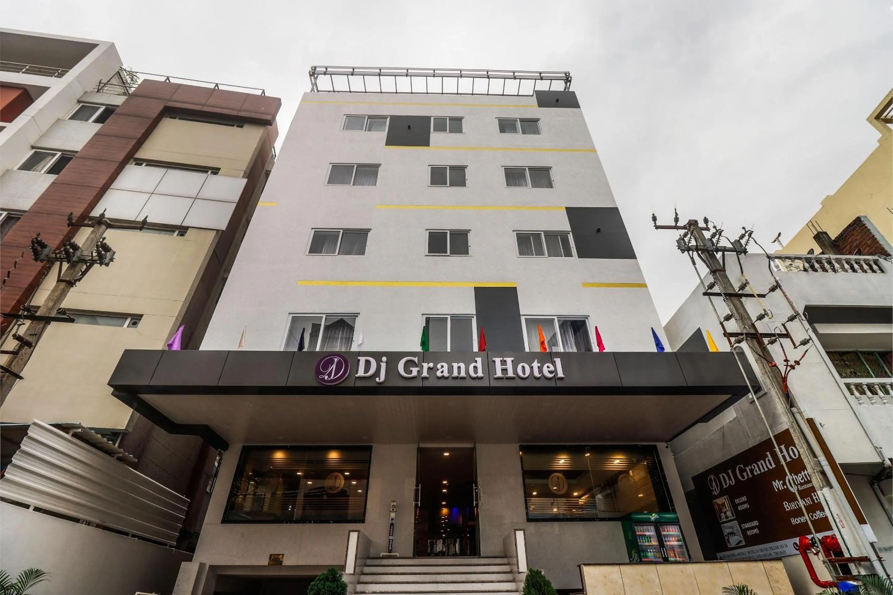 Facade/entrance in Townhouse DJ Grand