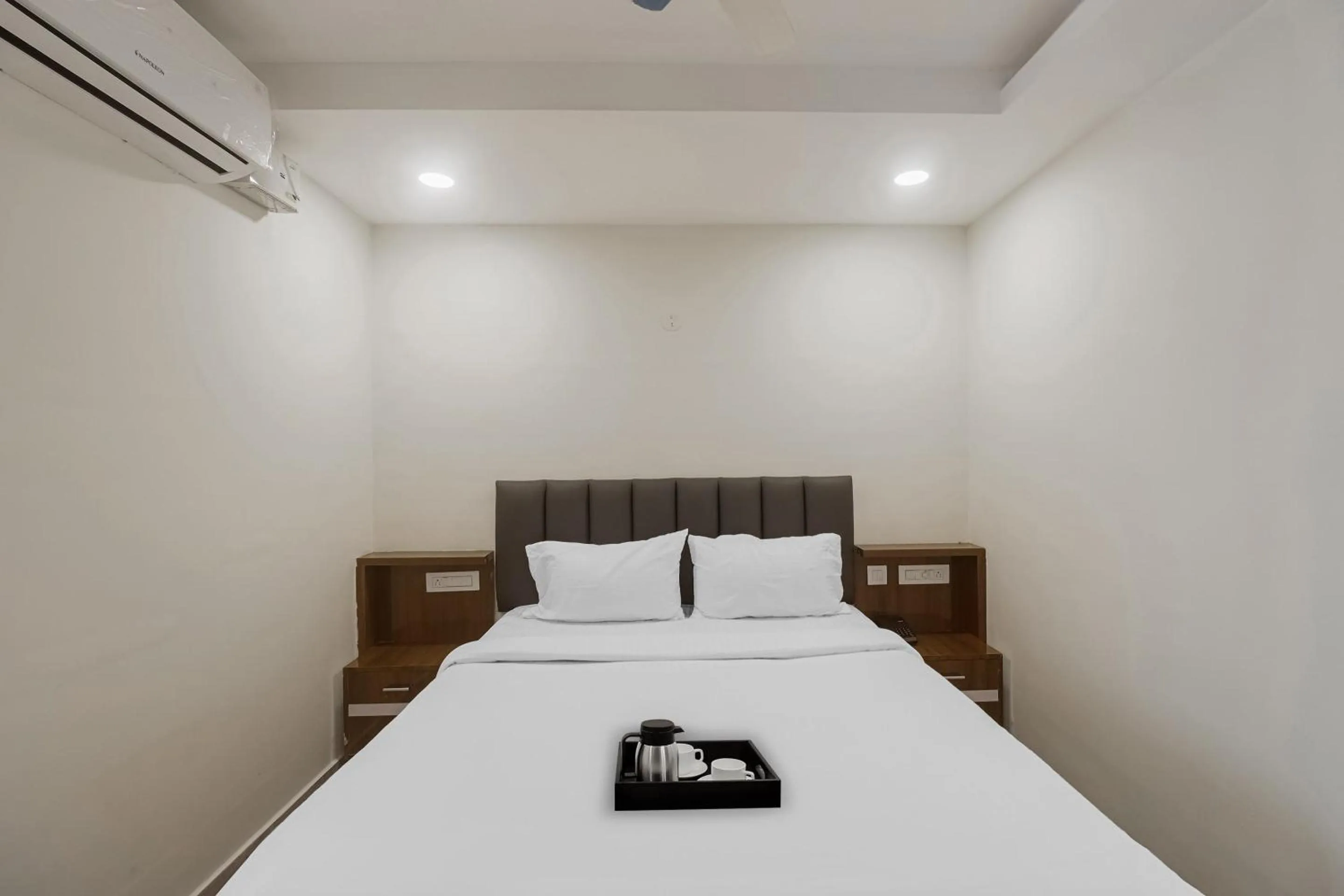 Bedroom, Bed in Townhouse DJ Grand