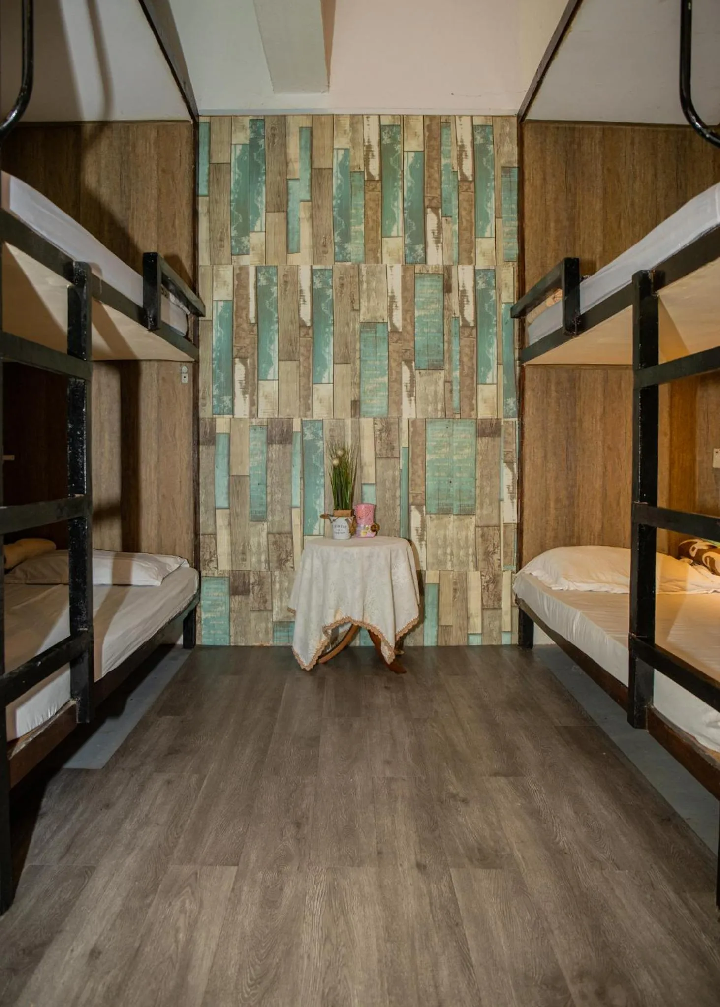 Bed in Escape Backpackers KK